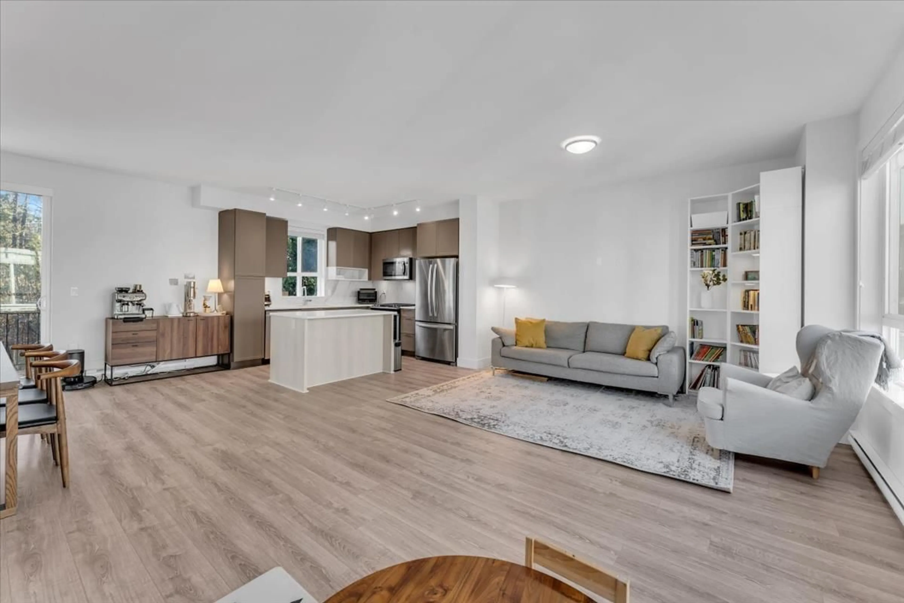 Open concept kitchen, wood/laminate floor for 51 - 9688 162A, Surrey British Columbia V4N6V3