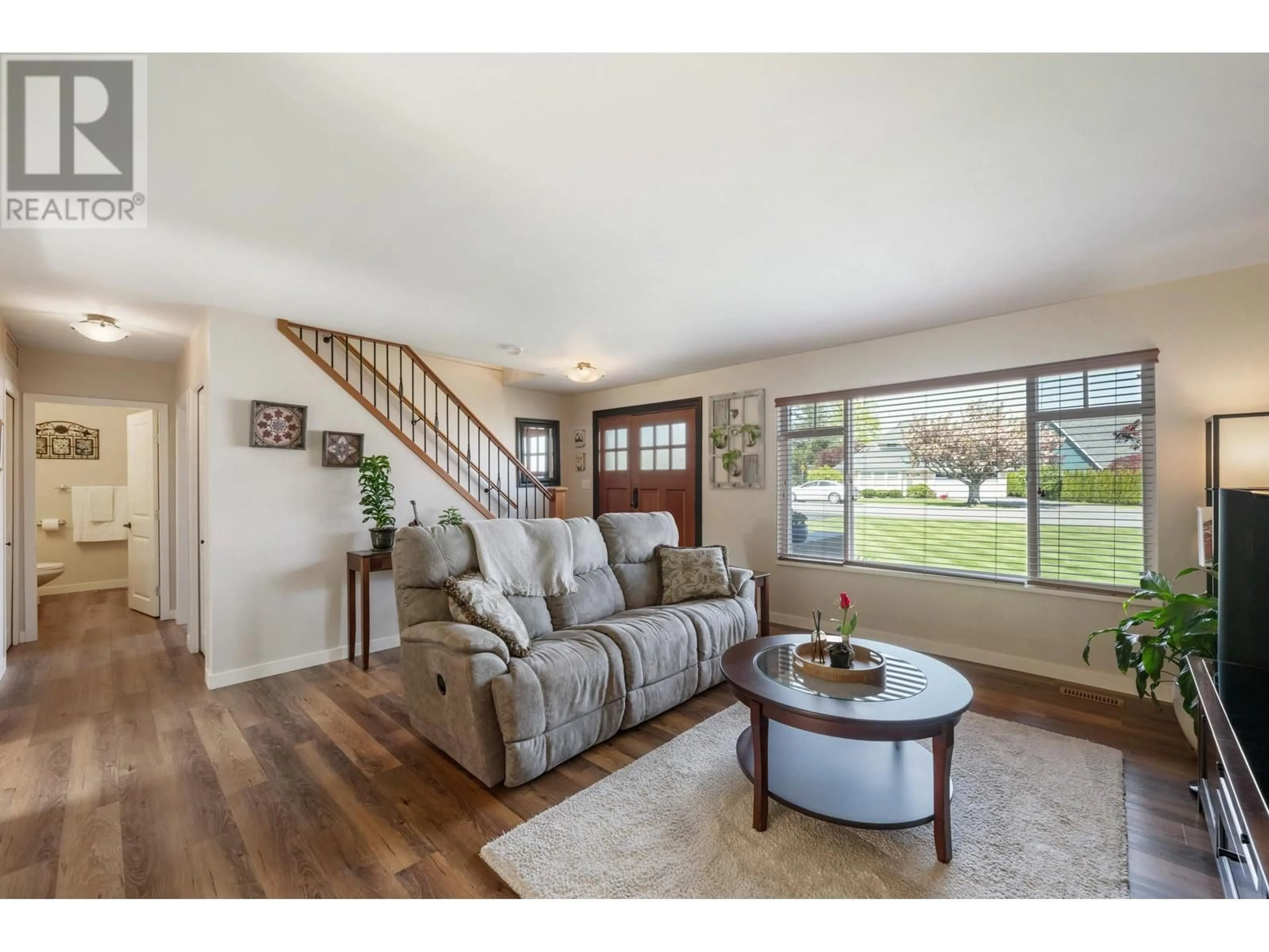 Living room with furniture, unknown for 5438 GROVE AVENUE, Delta British Columbia V4K2A7
