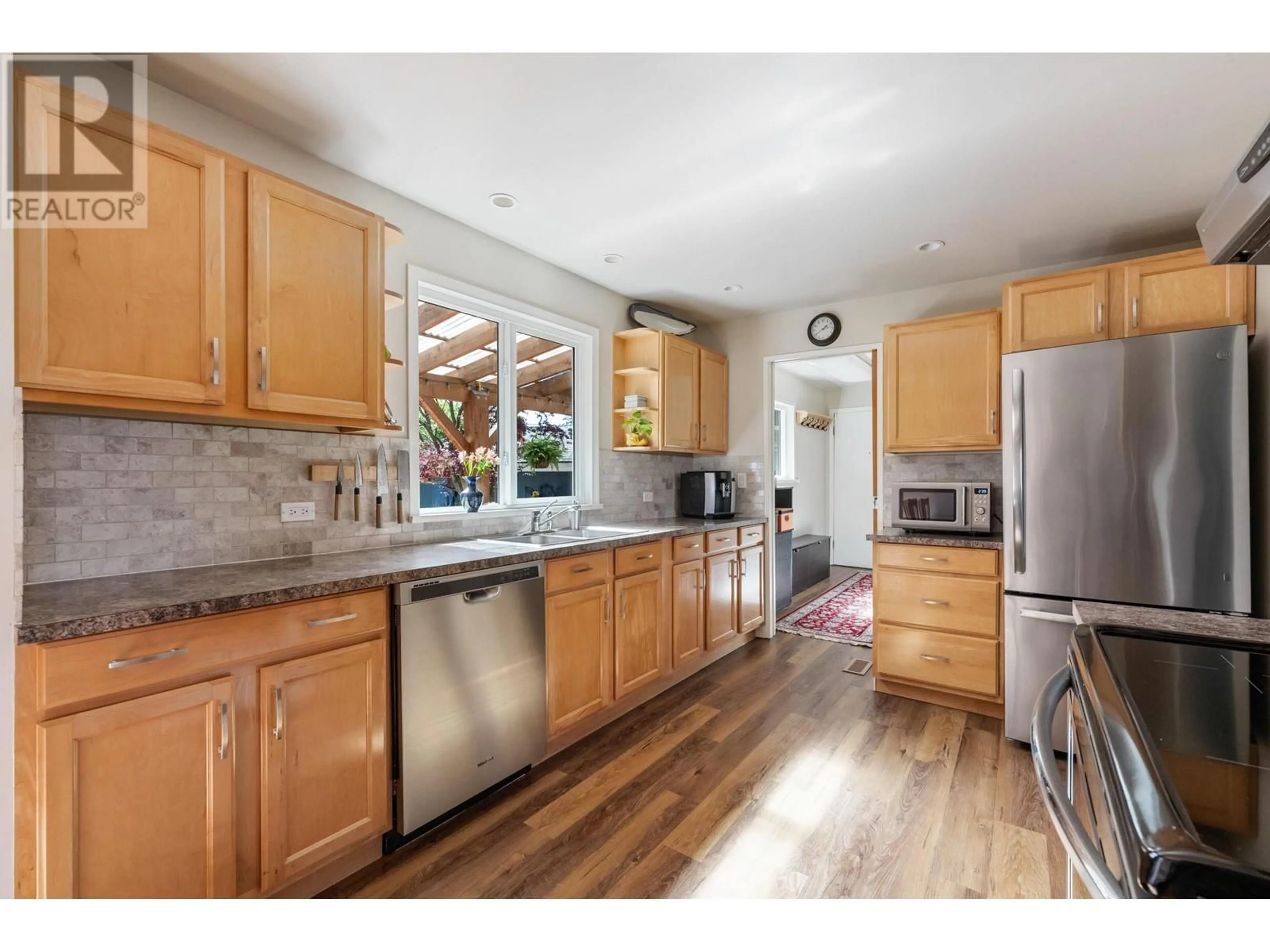 Open concept kitchen, unknown for 5438 GROVE AVENUE, Delta British Columbia V4K2A7