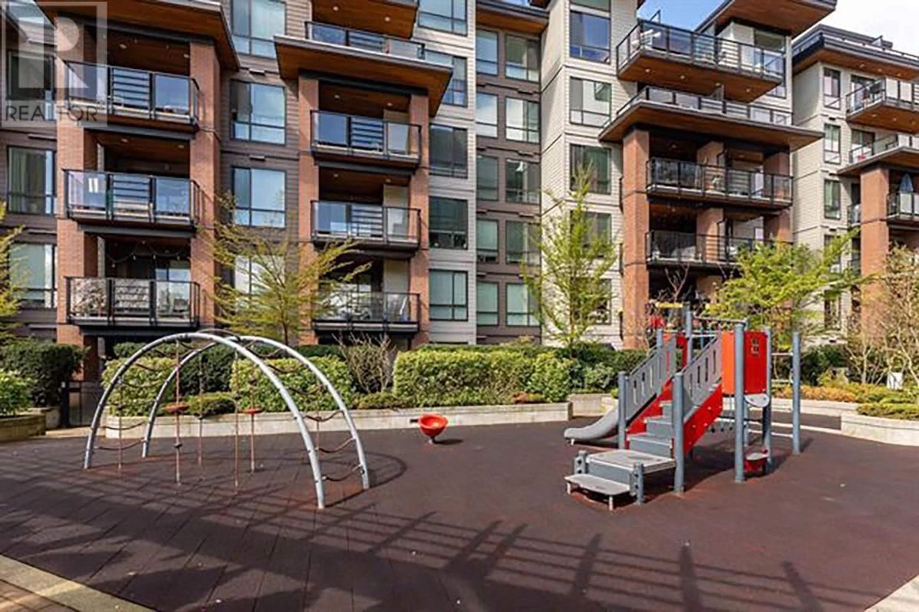 Patio, unknown for 524 - 723 3RD STREET, North Vancouver British Columbia V7M0E4