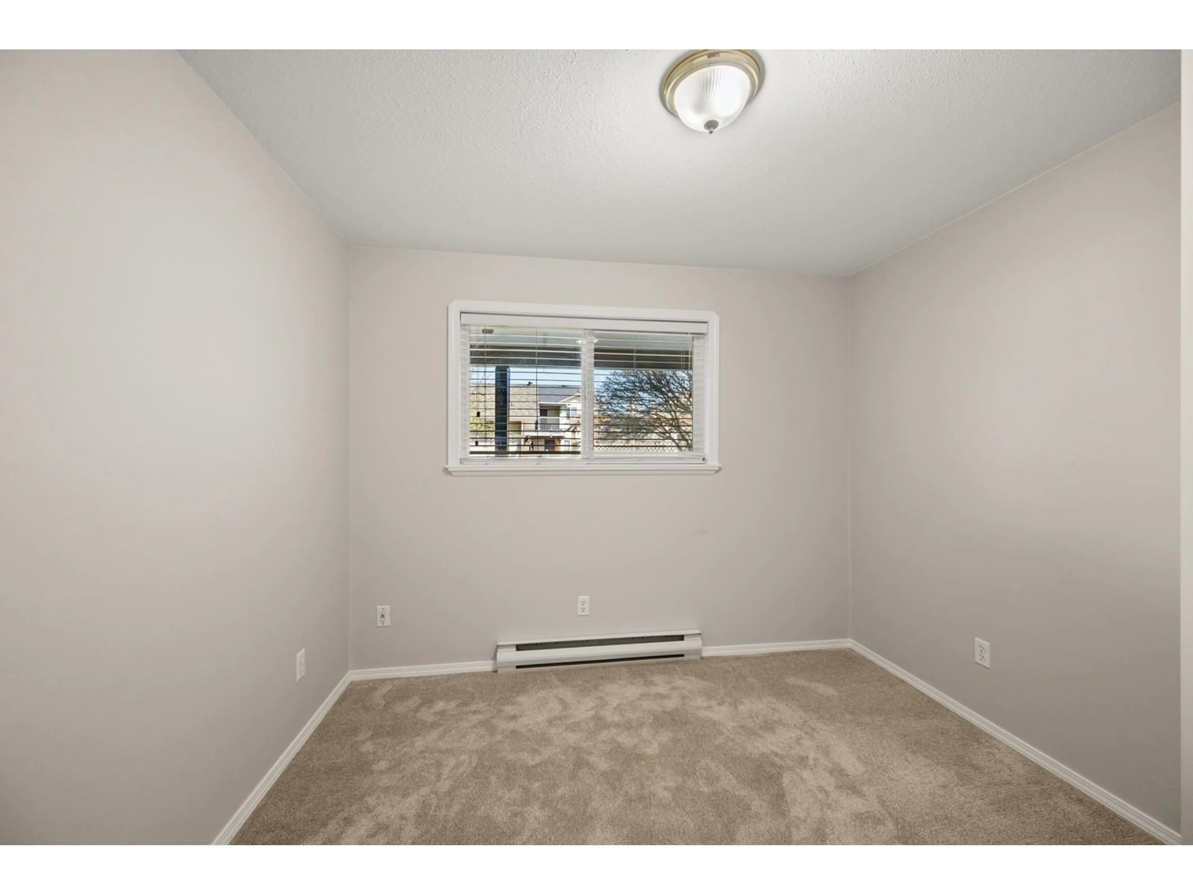 A pic of a room for 34653 7TH, Abbotsford British Columbia V2S8C4