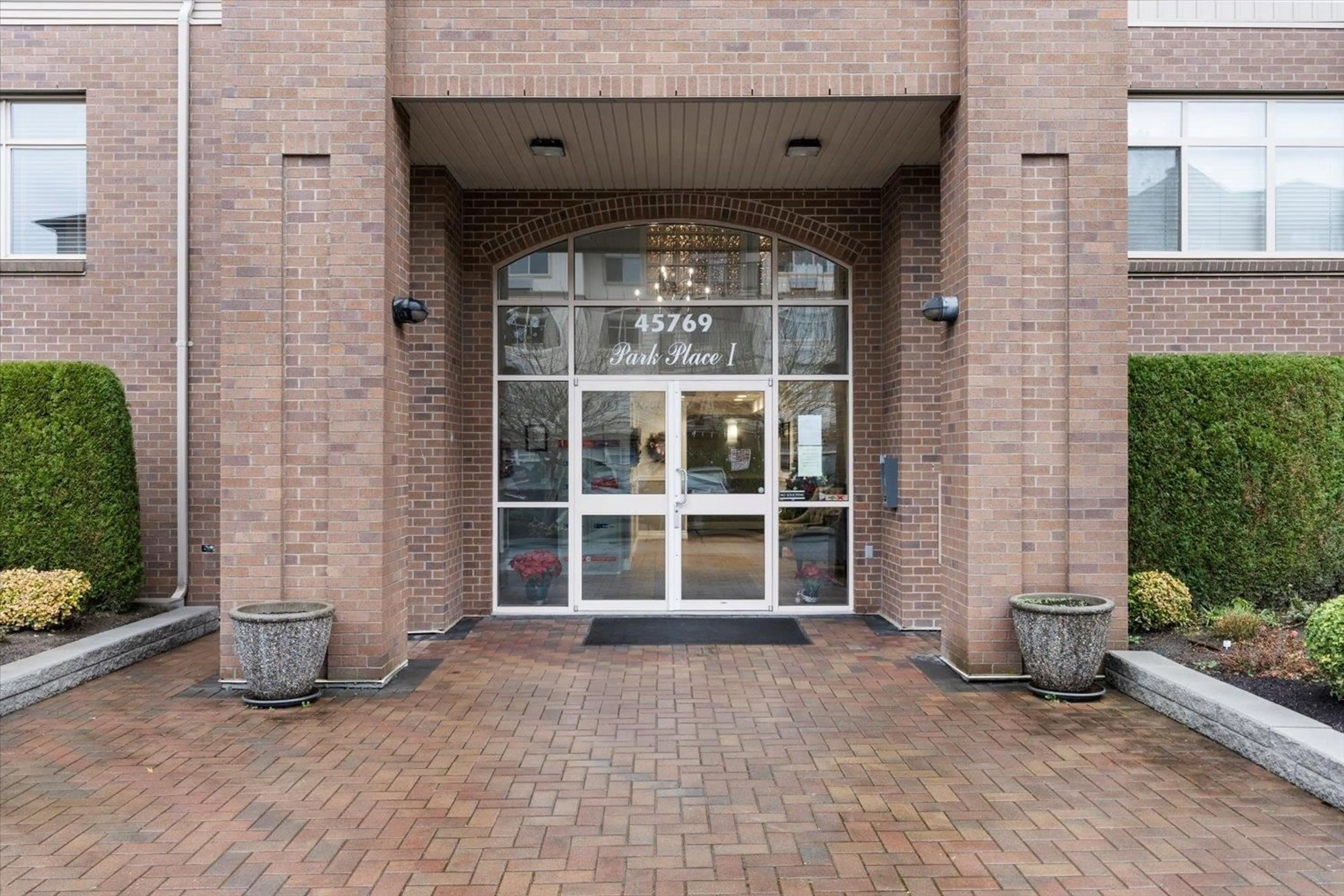 Indoor foyer for 101 - 45769 STEVENSON ROAD, Chilliwack British Columbia V2R5Z2