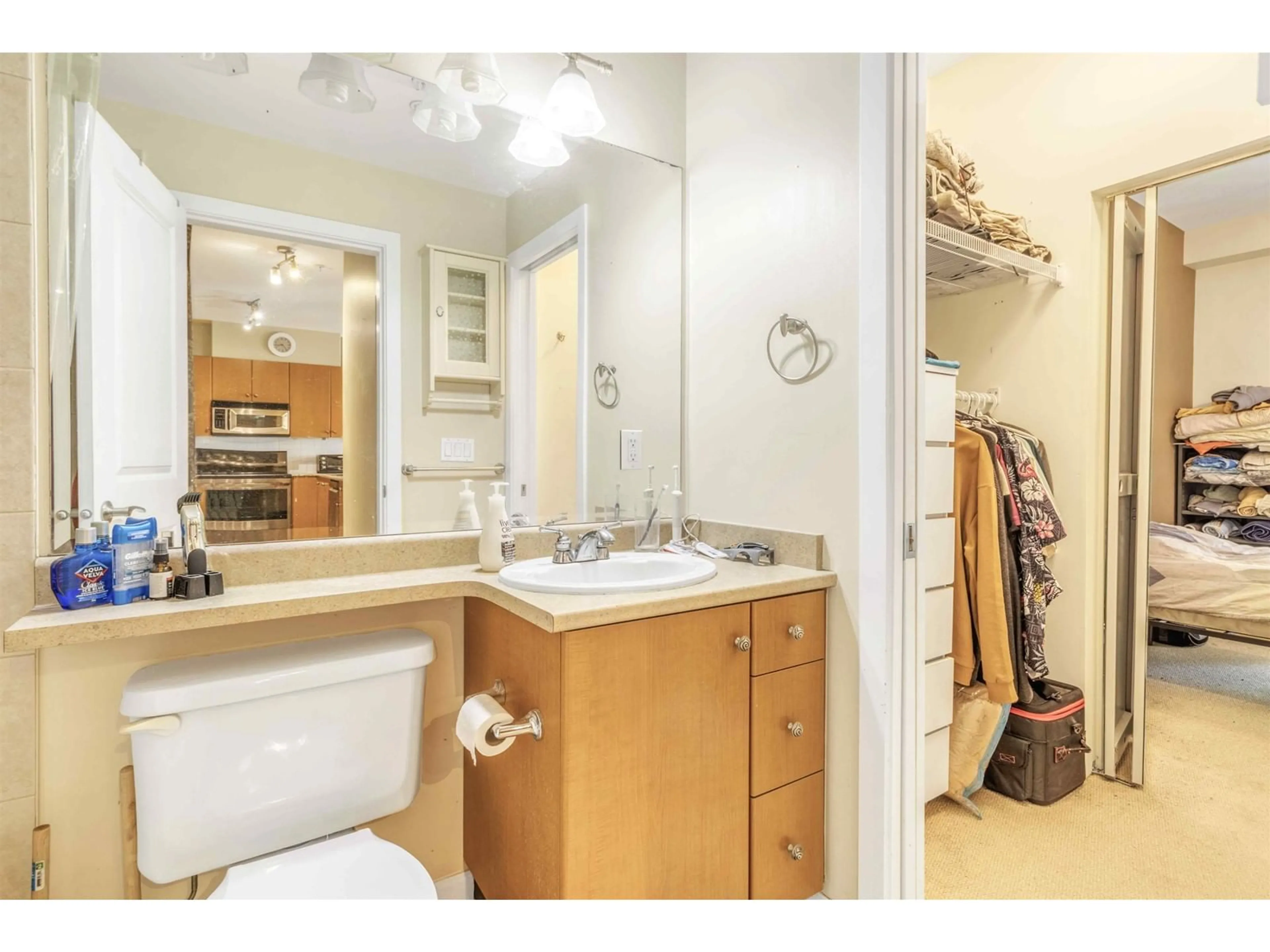 Standard bathroom, unknown for 107 - 10180 153, Surrey British Columbia V3R0B5