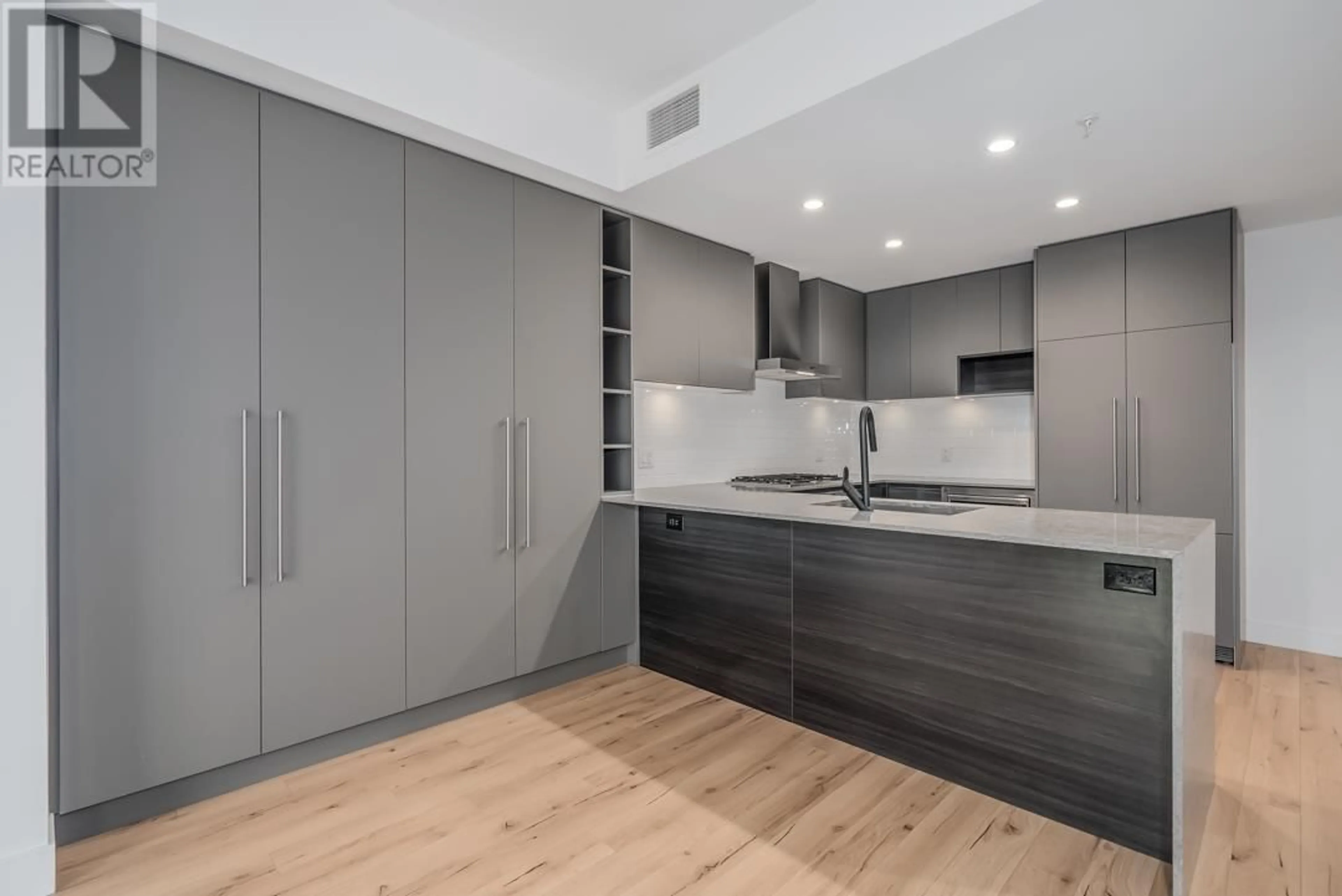 Open concept kitchen, wood/laminate floor for 516 - 3131 MURRAY STREET, Port Moody British Columbia V3H0L9
