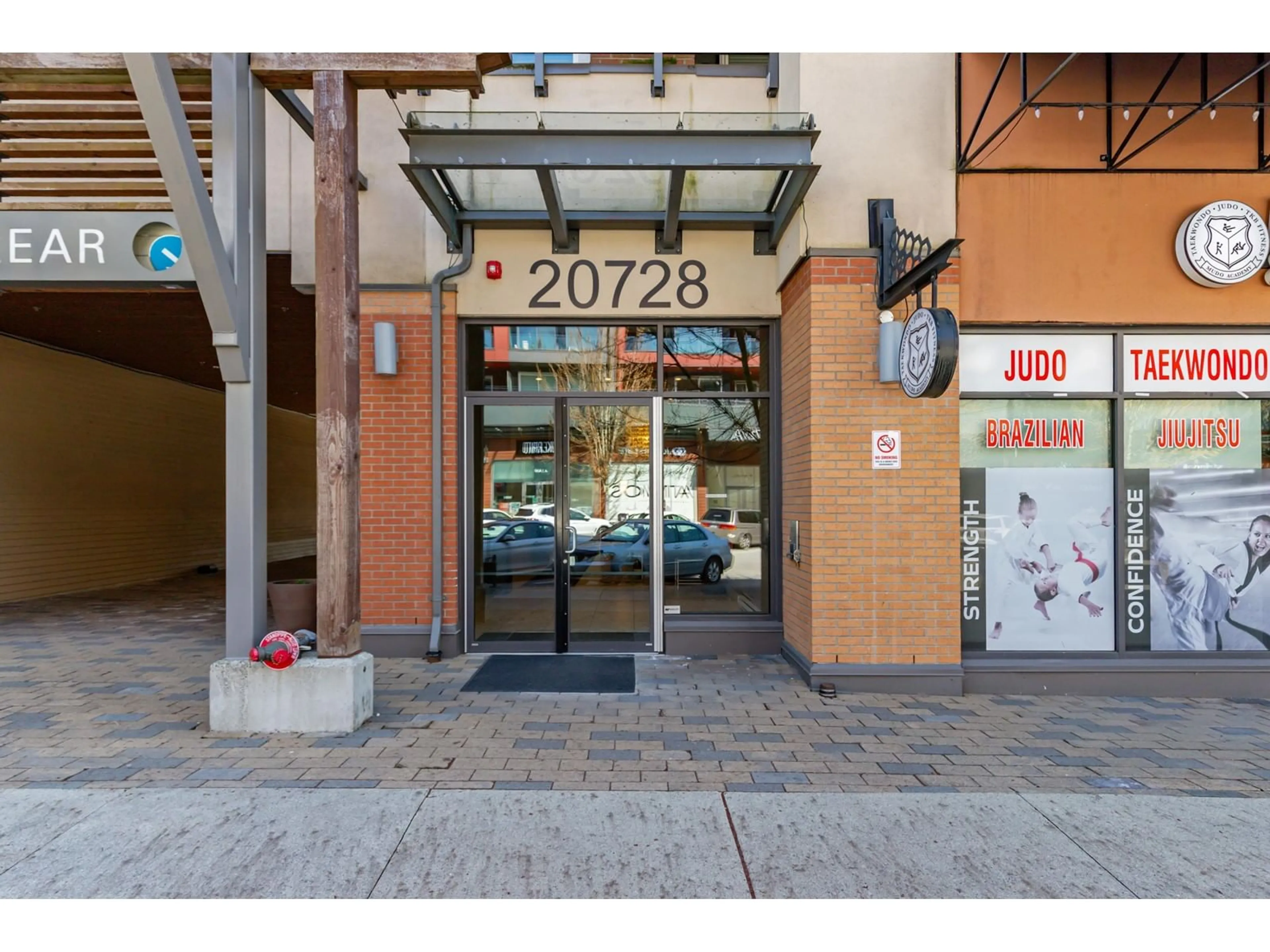 Indoor foyer for 212 - 20728 WILLOUGHBY TOWN CENTRE, Langley British Columbia V2Y0P3