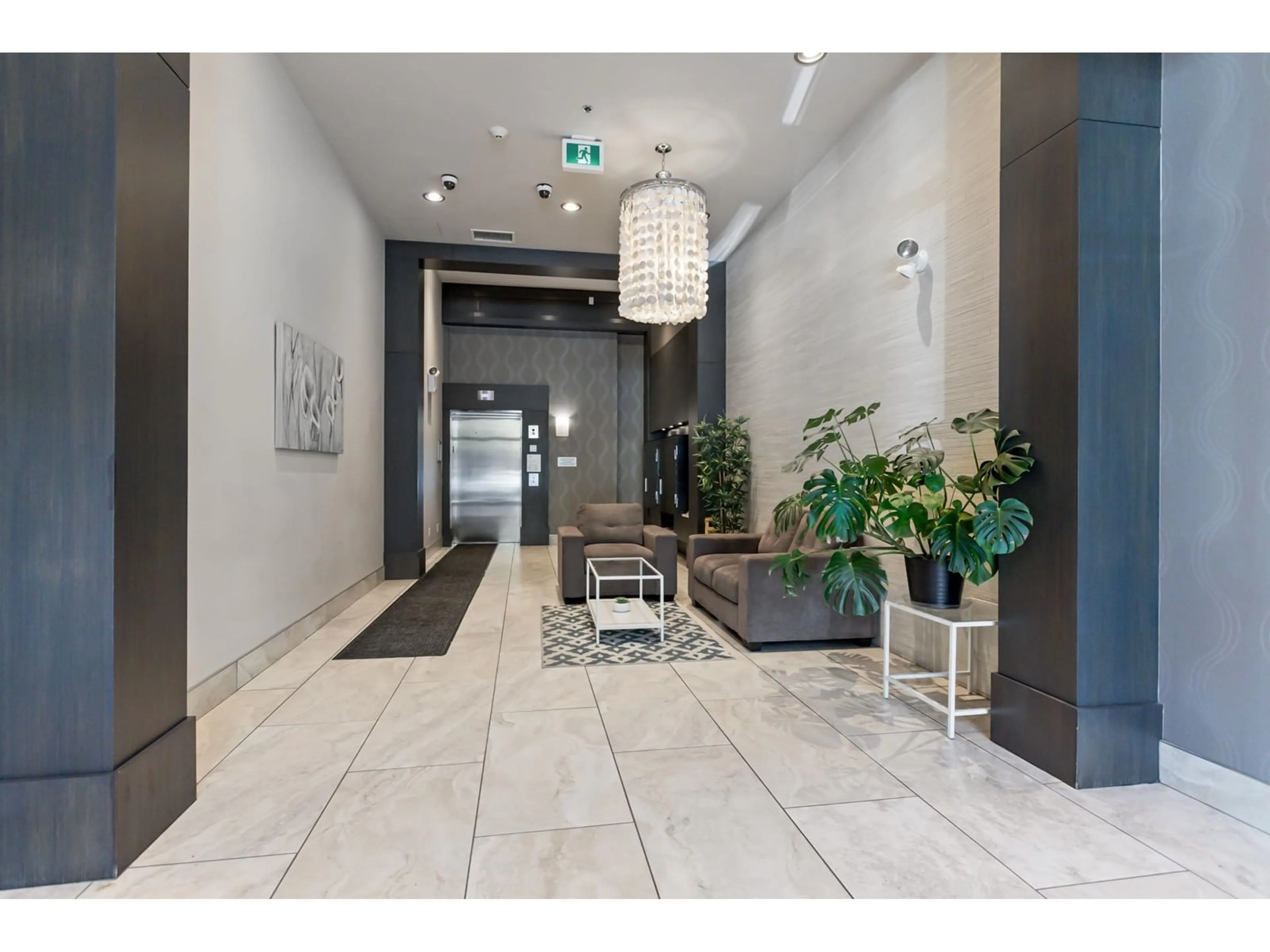 Indoor foyer for 212 - 20728 WILLOUGHBY TOWN CENTRE, Langley British Columbia V2Y0P3