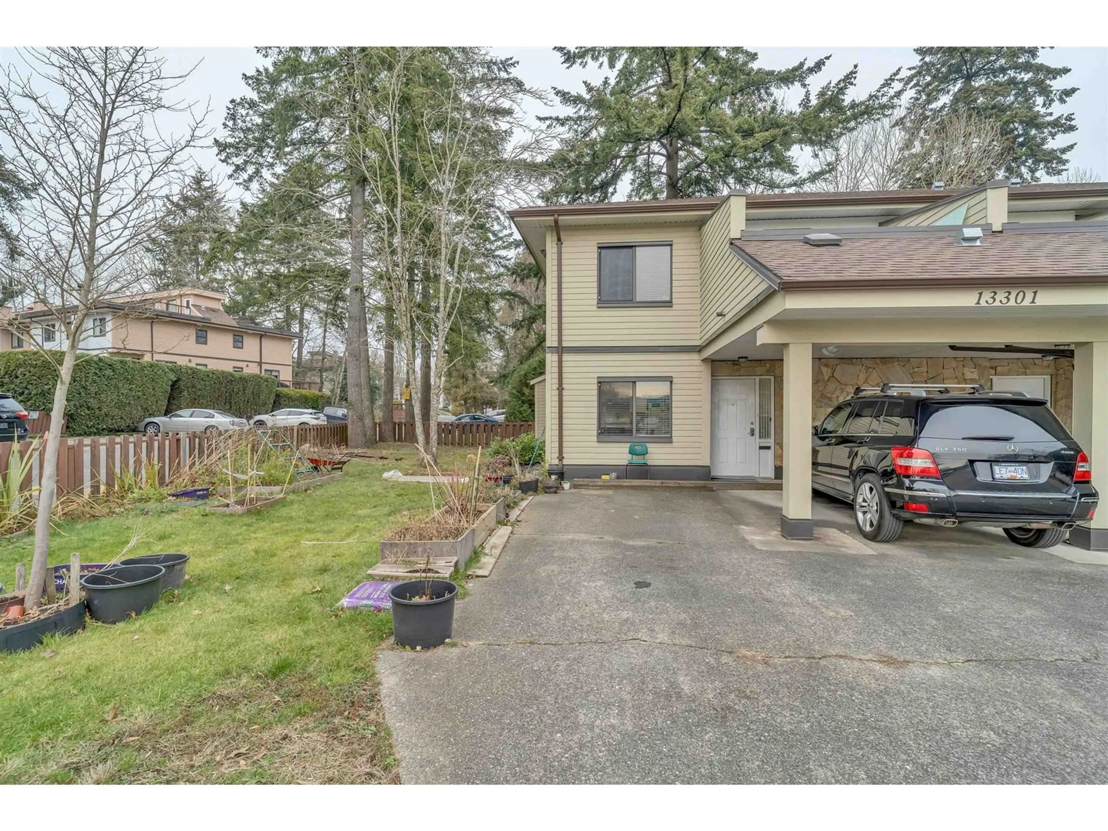A pic from outside/outdoor area/front of a property/back of a property/a pic from drone, street for 13301 70B, Surrey British Columbia V3W7Z3