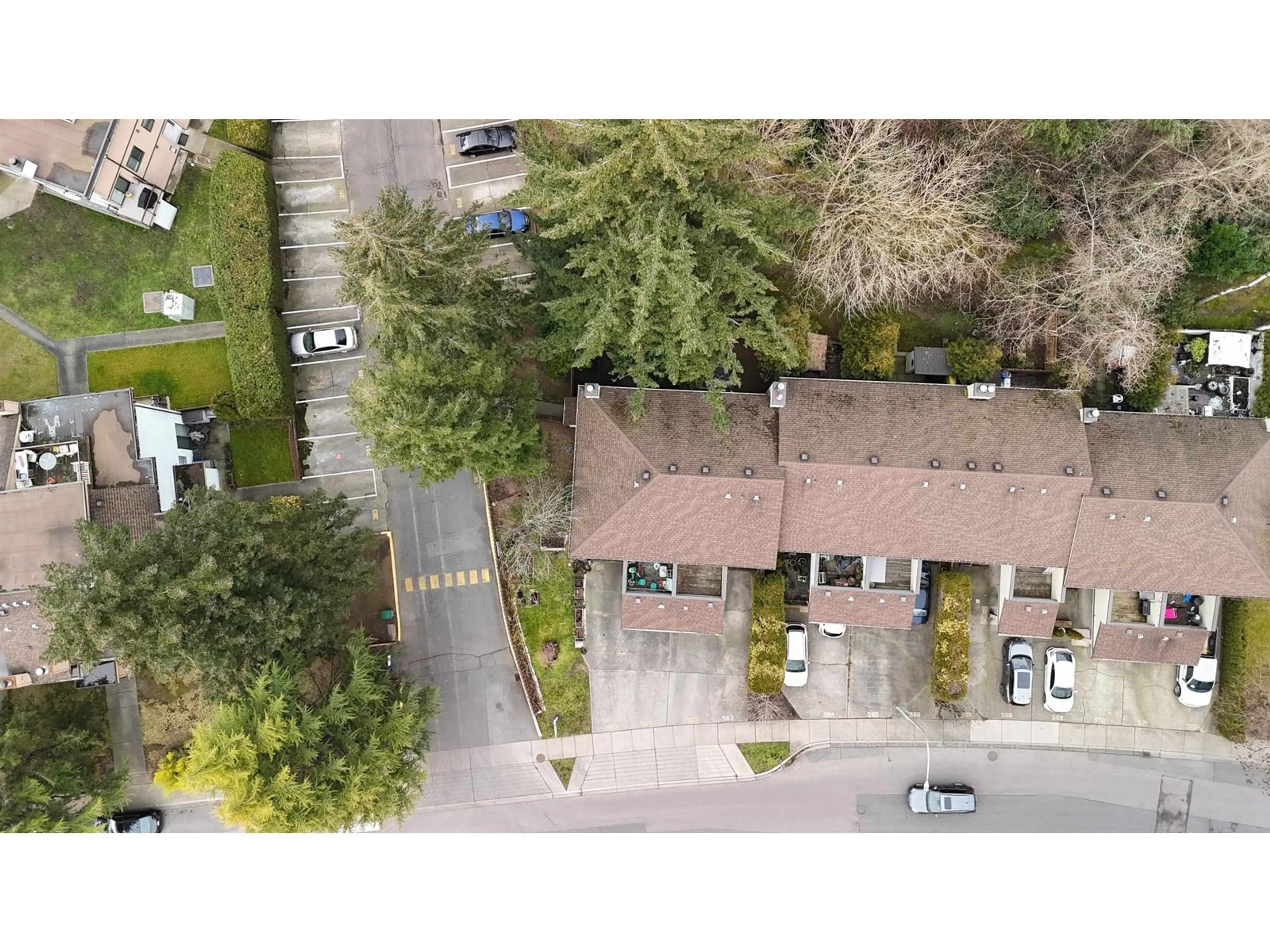 A pic from outside/outdoor area/front of a property/back of a property/a pic from drone, street for 13301 70B, Surrey British Columbia V3W7Z3