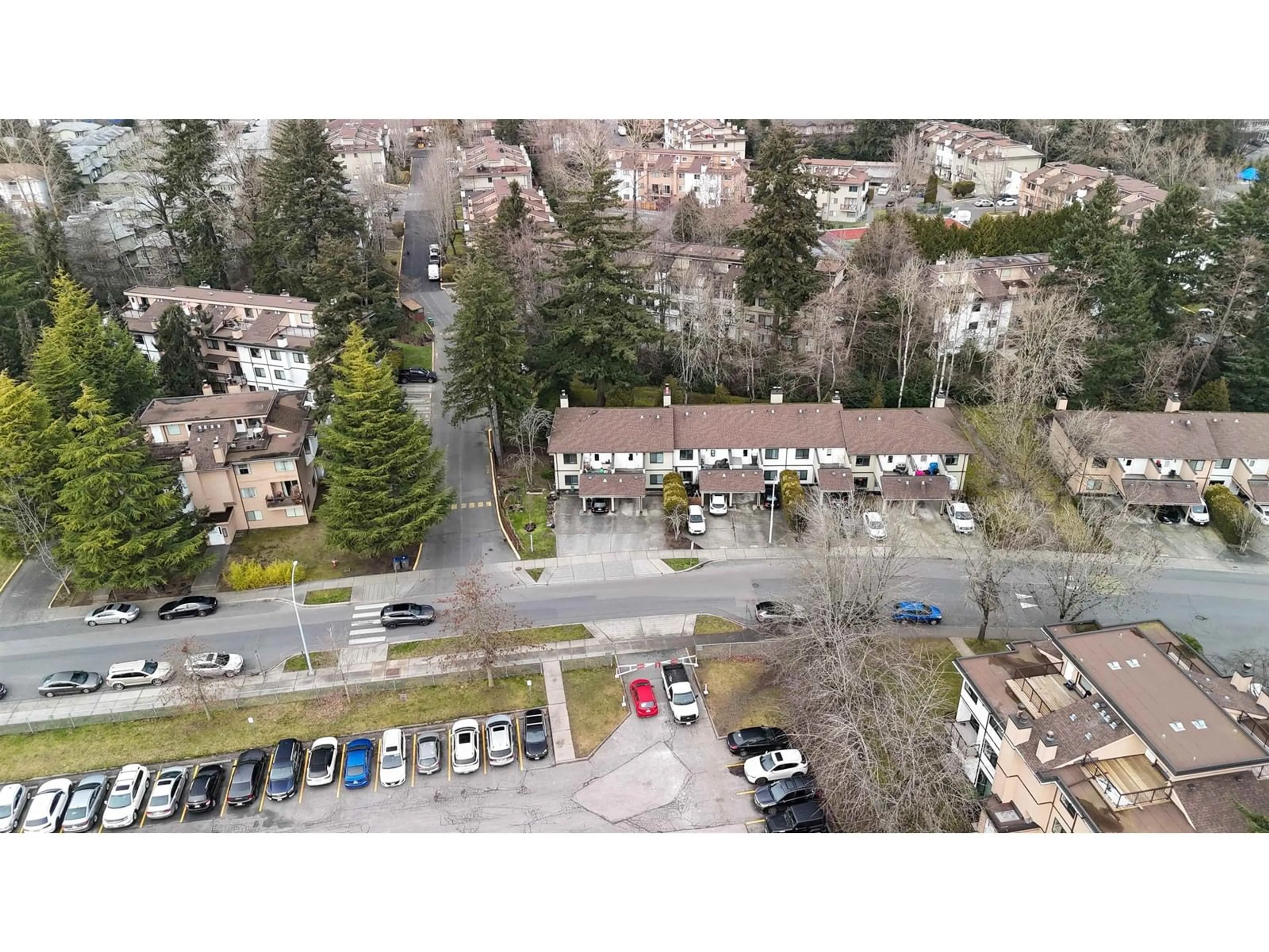 A pic from outside/outdoor area/front of a property/back of a property/a pic from drone, unknown for 13301 70B, Surrey British Columbia V3W7Z3