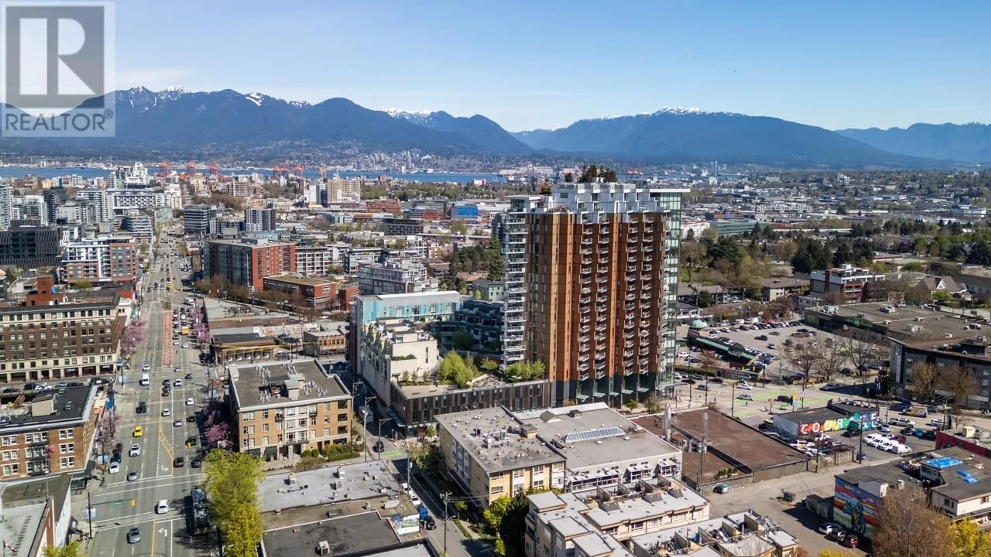 A pic from outside/outdoor area/front of a property/back of a property/a pic from drone, city buildings view from balcony for B1 - 238 10TH AVENUE, Vancouver British Columbia V5T1Z5