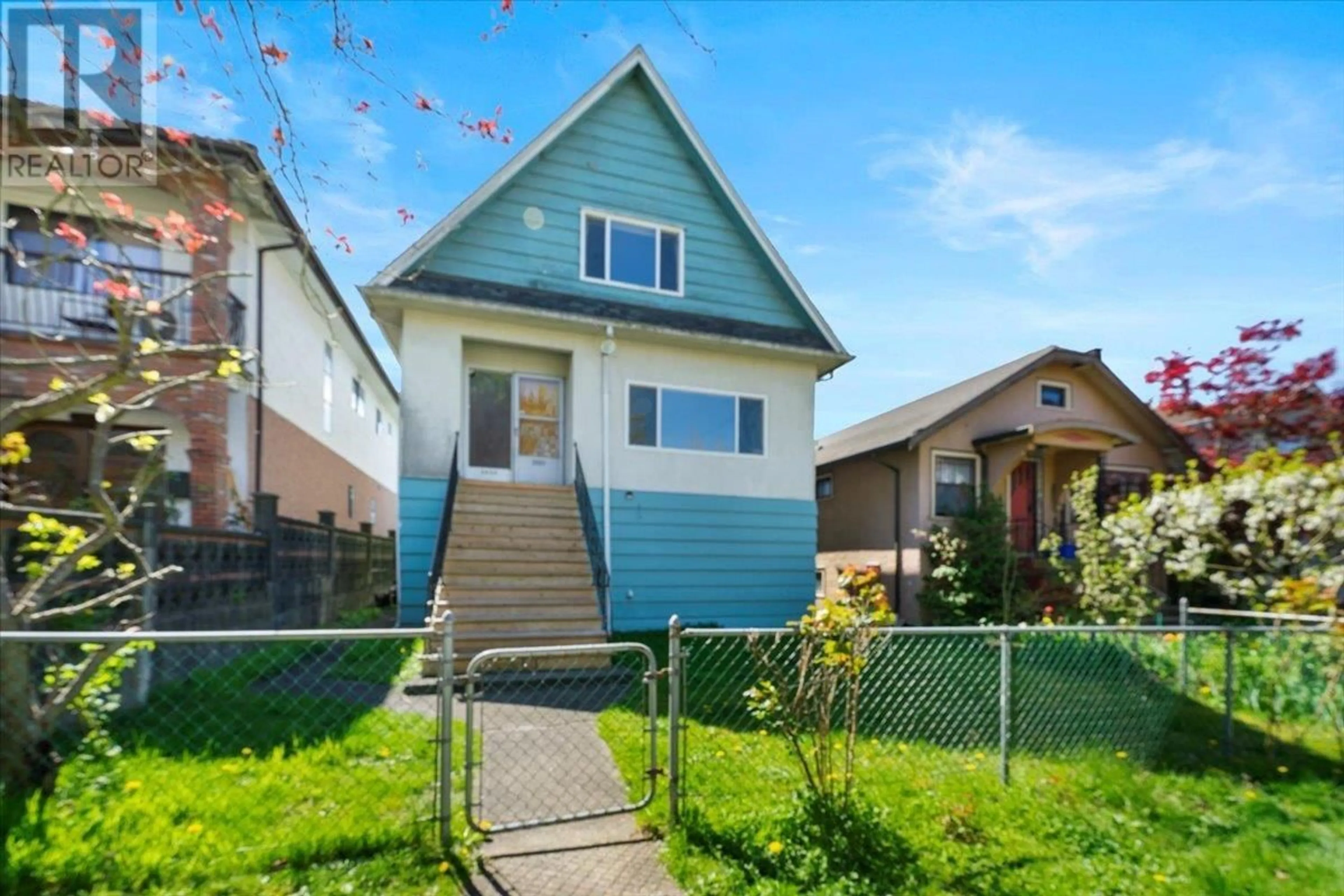 Home with vinyl exterior material, street for 2656 FRANKLIN STREET, Vancouver British Columbia V5K1X6
