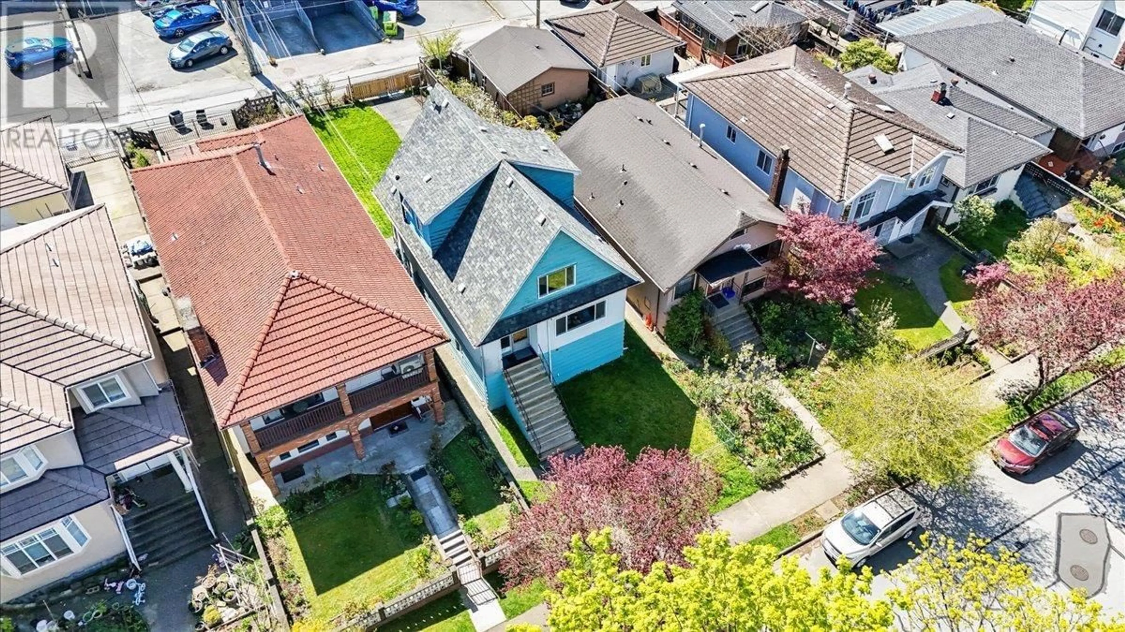 A pic from outside/outdoor area/front of a property/back of a property/a pic from drone, street for 2656 FRANKLIN STREET, Vancouver British Columbia V5K1X6