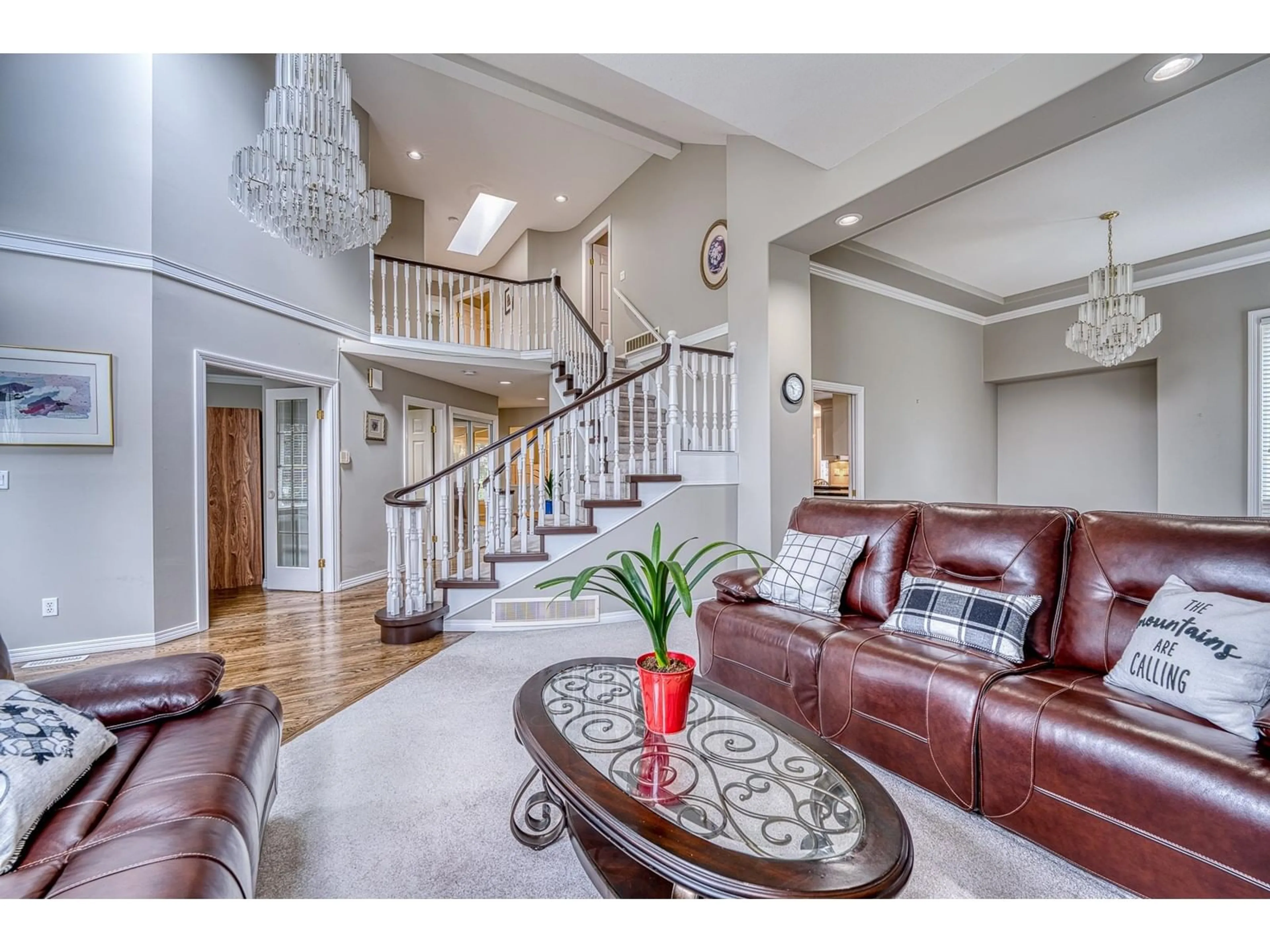 Indoor foyer for 15643 78A, Surrey British Columbia V4N0X5