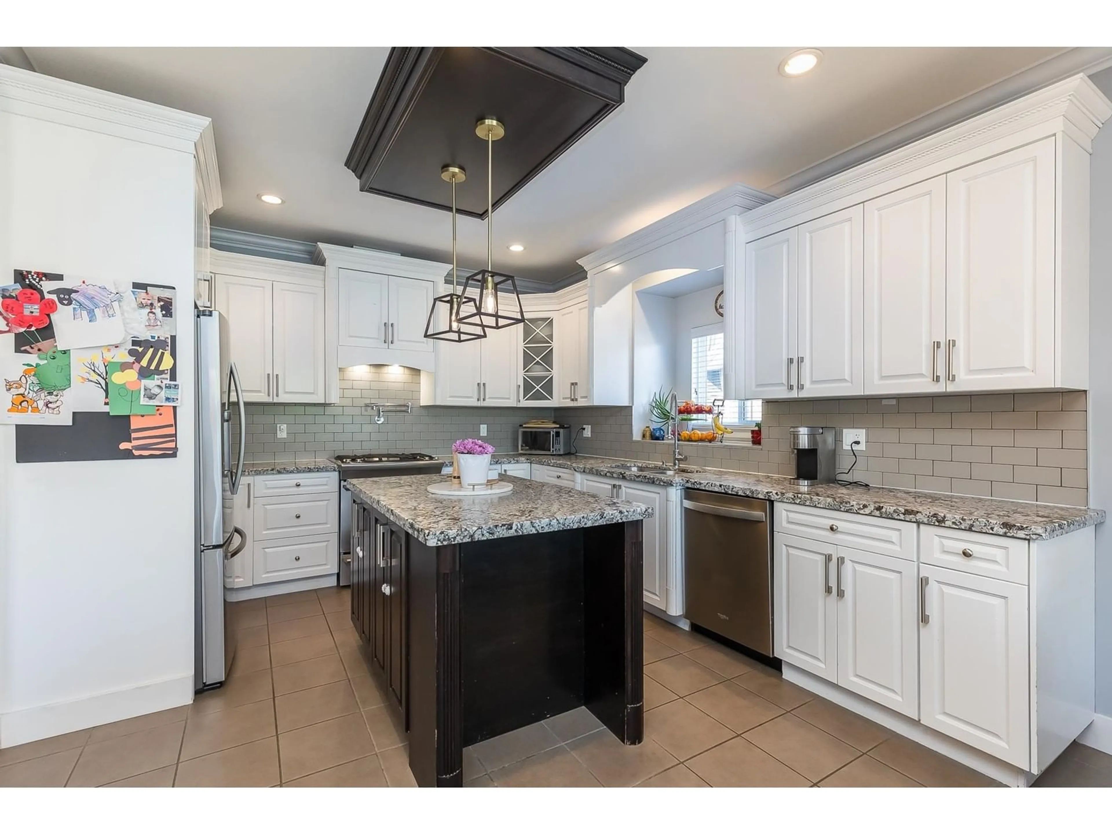 Open concept kitchen, ceramic/tile floor for 2711 CARRIAGE, Abbotsford British Columbia V4X0A3