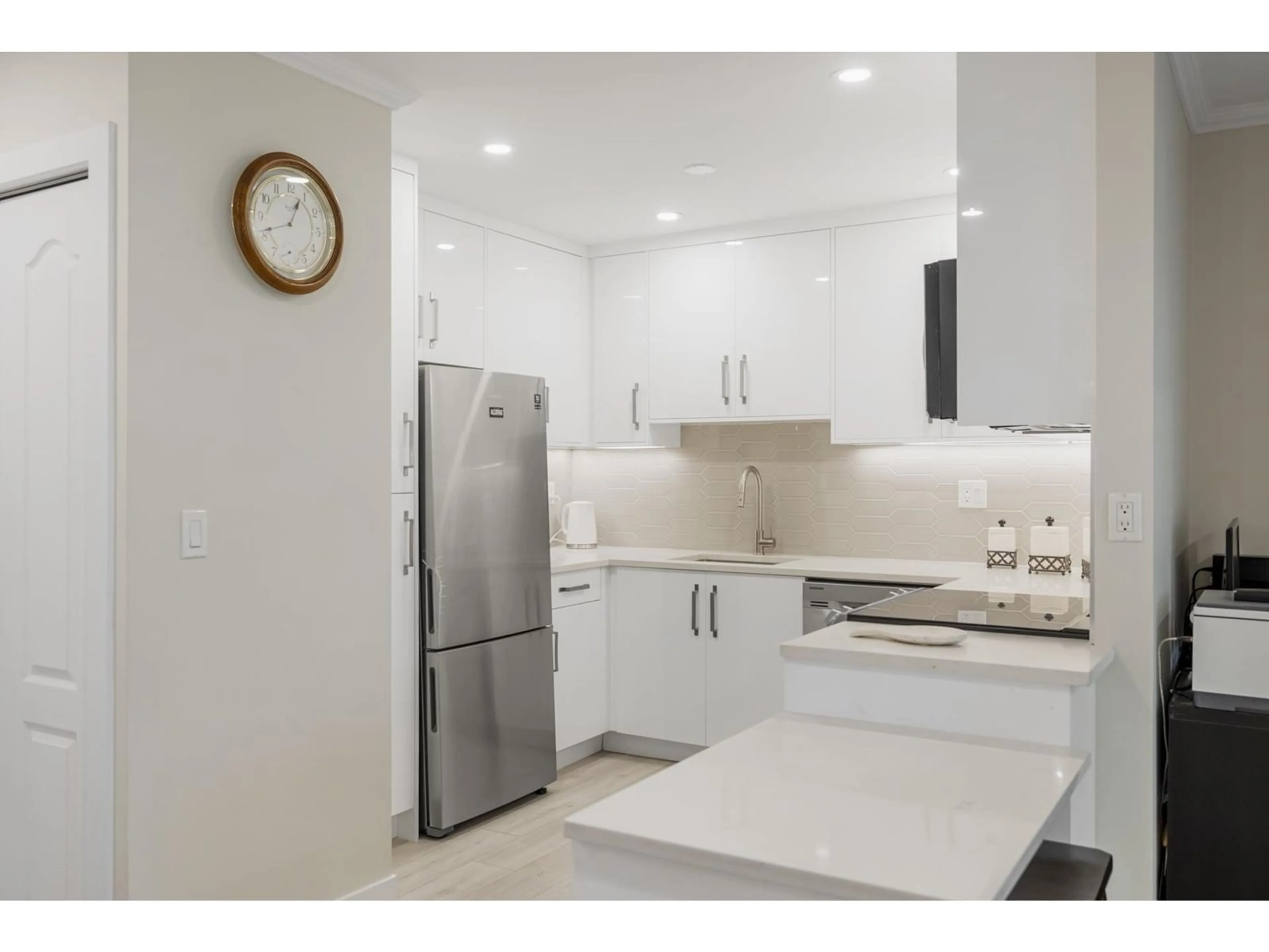 Standard kitchen, ceramic/tile floor for 106 - 5379 205, Langley British Columbia V3A7V7