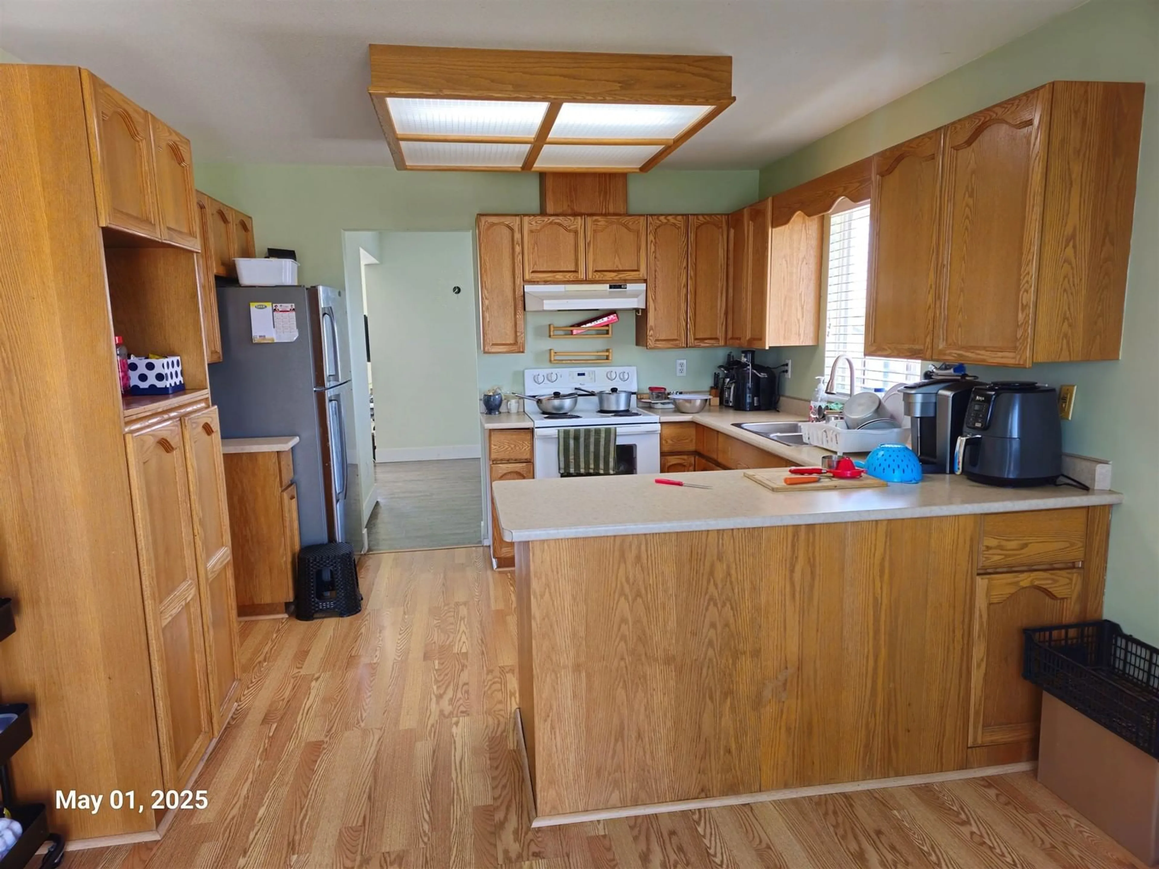 Standard kitchen, wood/laminate floor for 31005 UPPER MACLURE, Abbotsford British Columbia V2T5J5