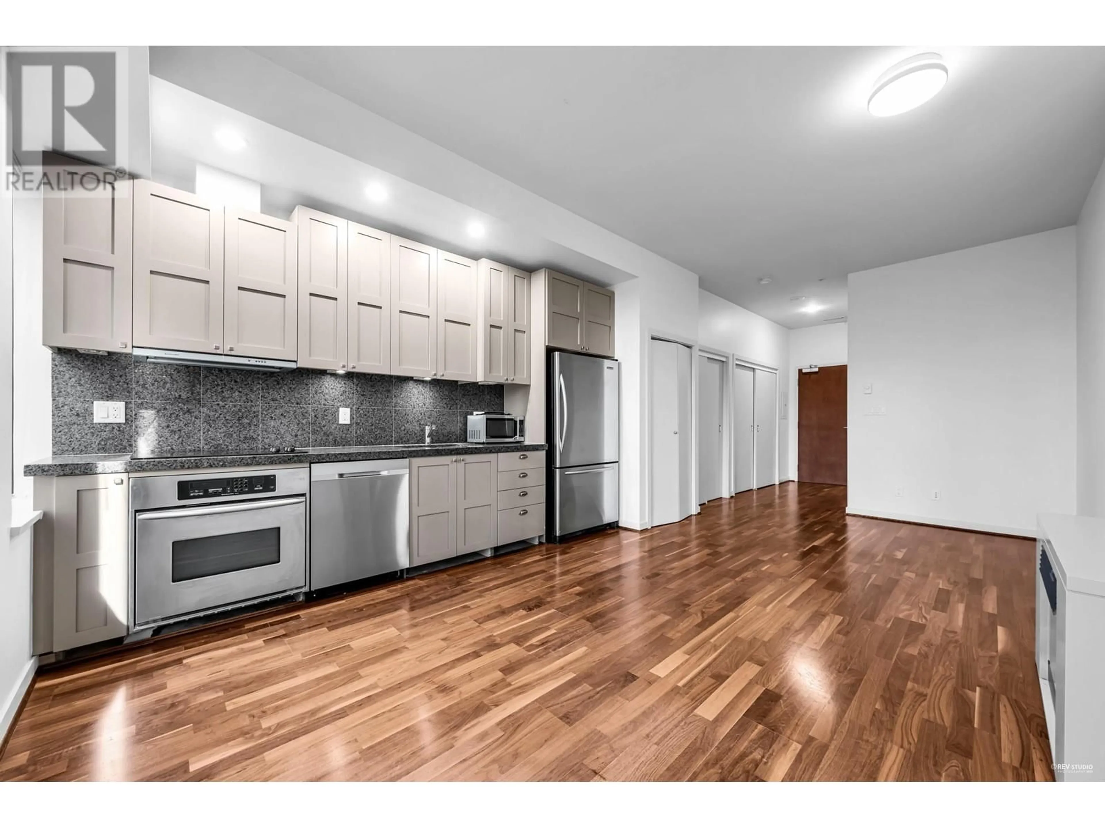 Open concept kitchen, wood/laminate floor for 1010 - 1333 GEORGIA STREET, Vancouver British Columbia V6E4V3
