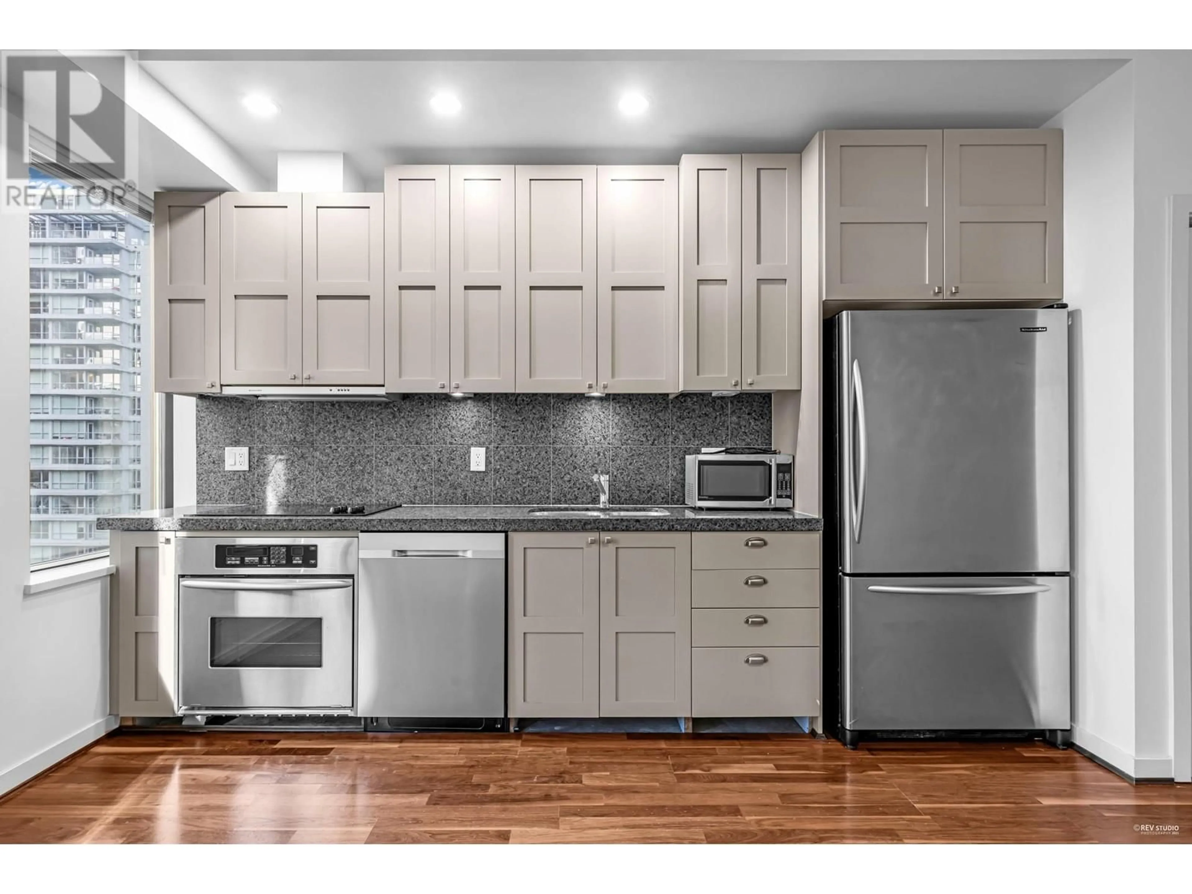 Standard kitchen, unknown for 1010 - 1333 GEORGIA STREET, Vancouver British Columbia V6E4V3