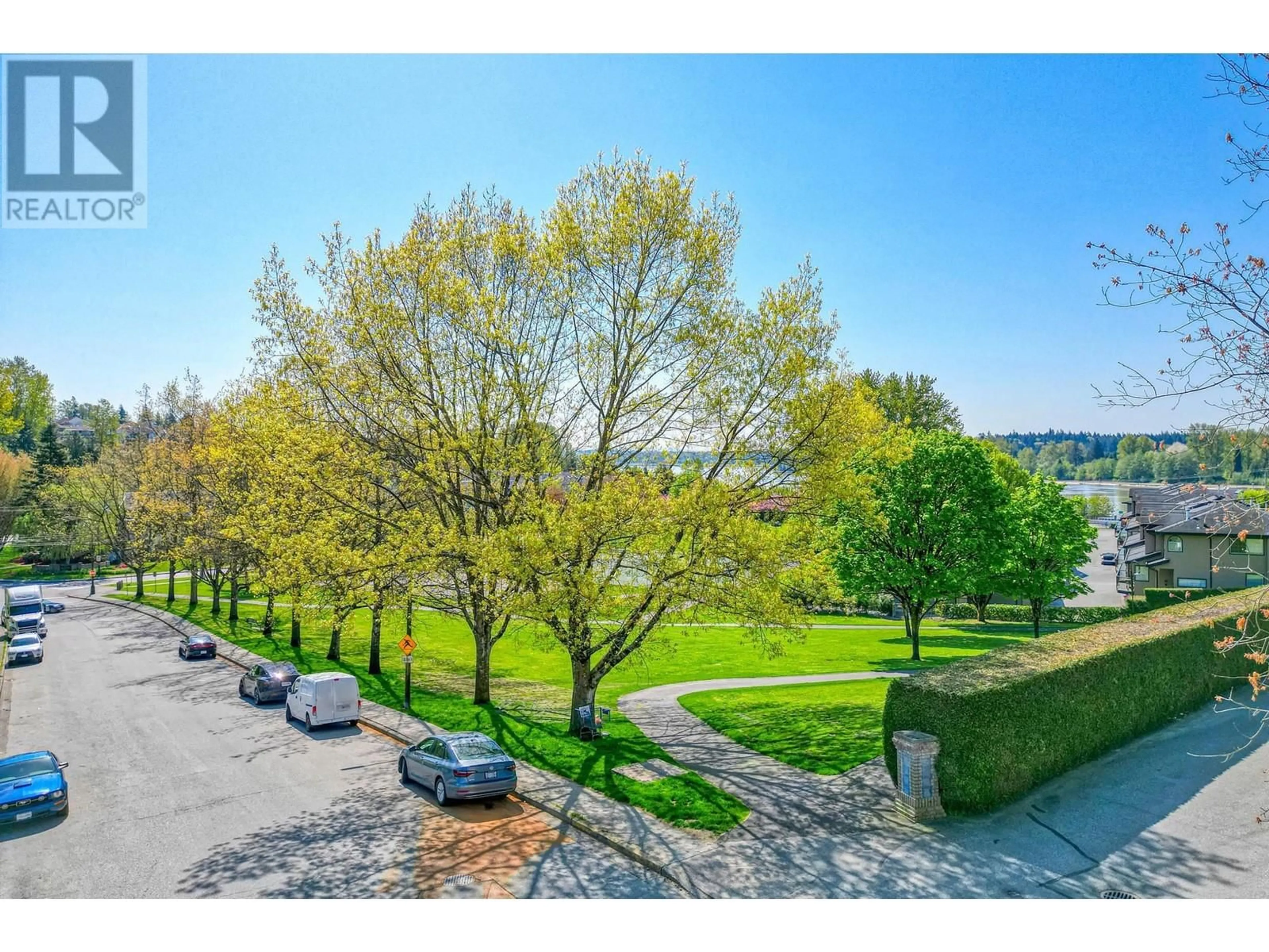 A pic from outside/outdoor area/front of a property/back of a property/a pic from drone, unknown for 204 - 11595 FRASER STREET, Maple Ridge British Columbia V2X0X7