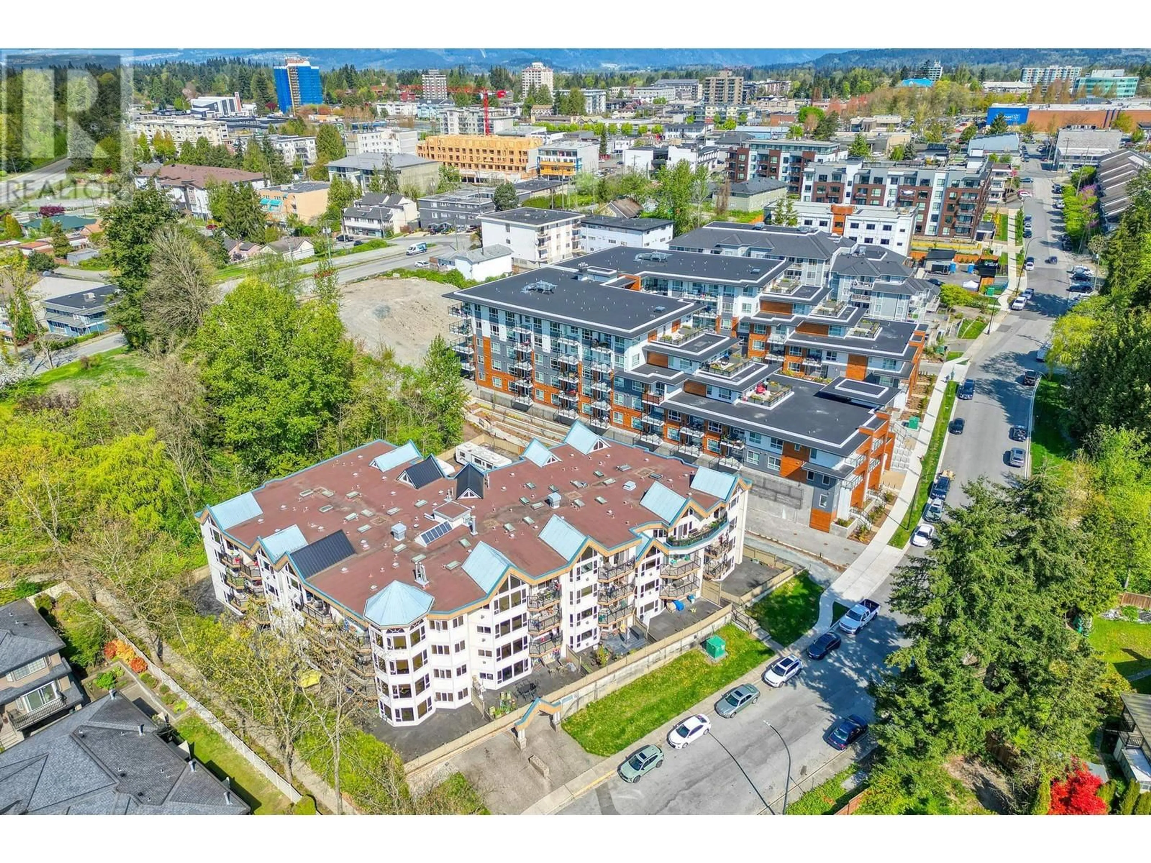 A pic from outside/outdoor area/front of a property/back of a property/a pic from drone, unknown for 204 - 11595 FRASER STREET, Maple Ridge British Columbia V2X0X7