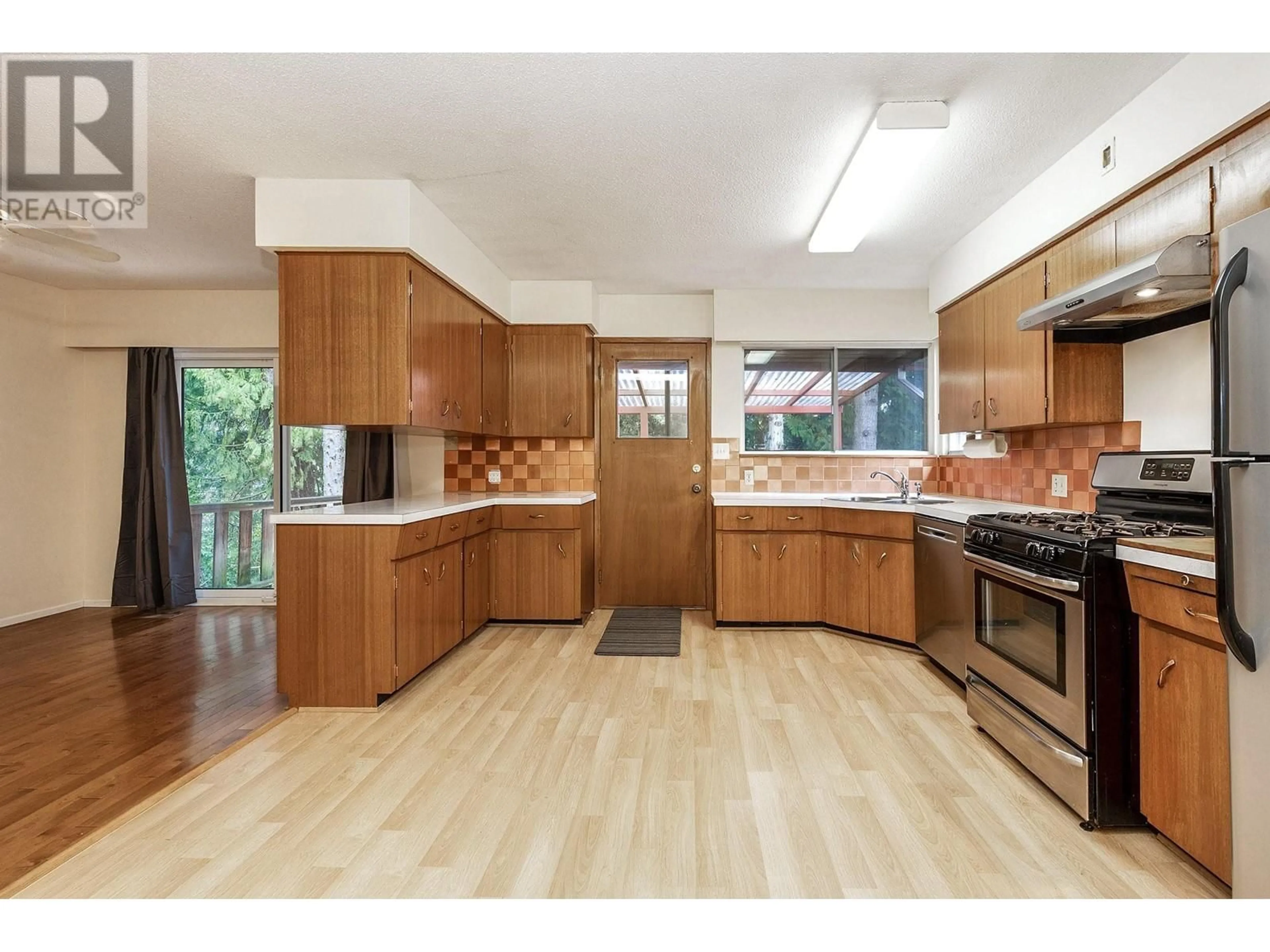 Open concept kitchen, unknown for 1941 JASPER COURT, Coquitlam British Columbia V3J2B4