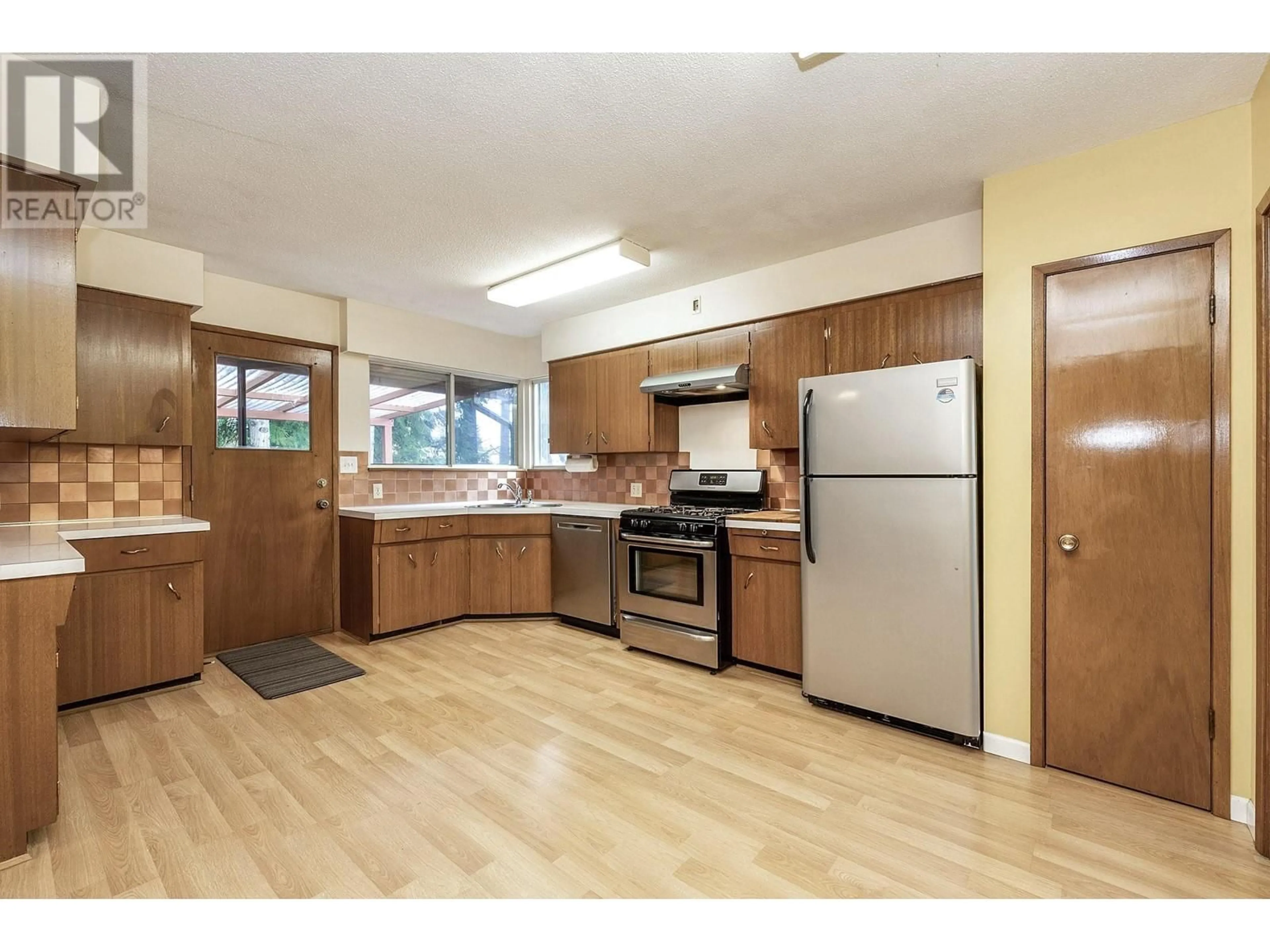 Standard kitchen, unknown for 1941 JASPER COURT, Coquitlam British Columbia V3J2B4