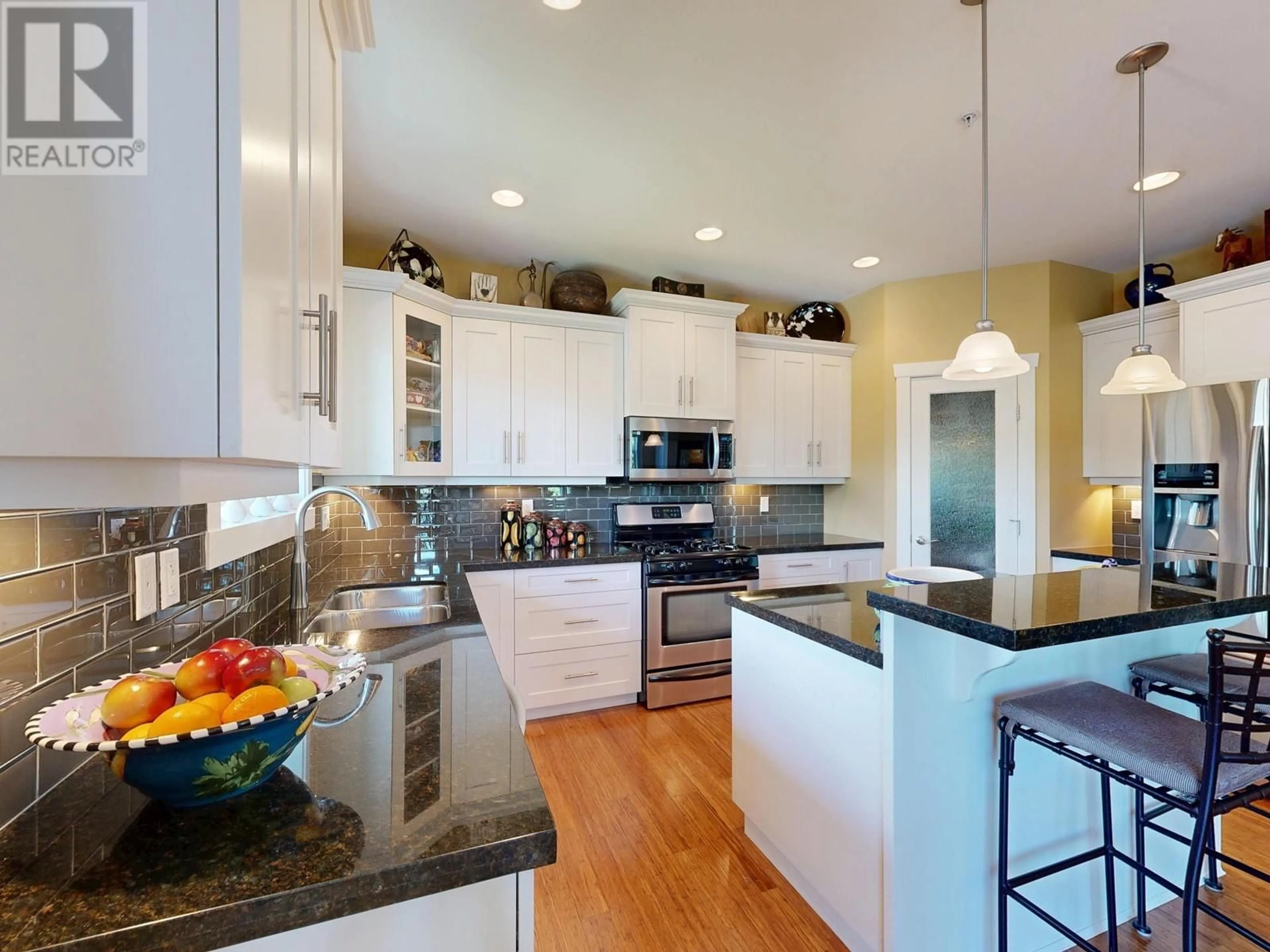Contemporary kitchen, unknown for 22879 137 AVENUE, Maple Ridge British Columbia V4R0B6