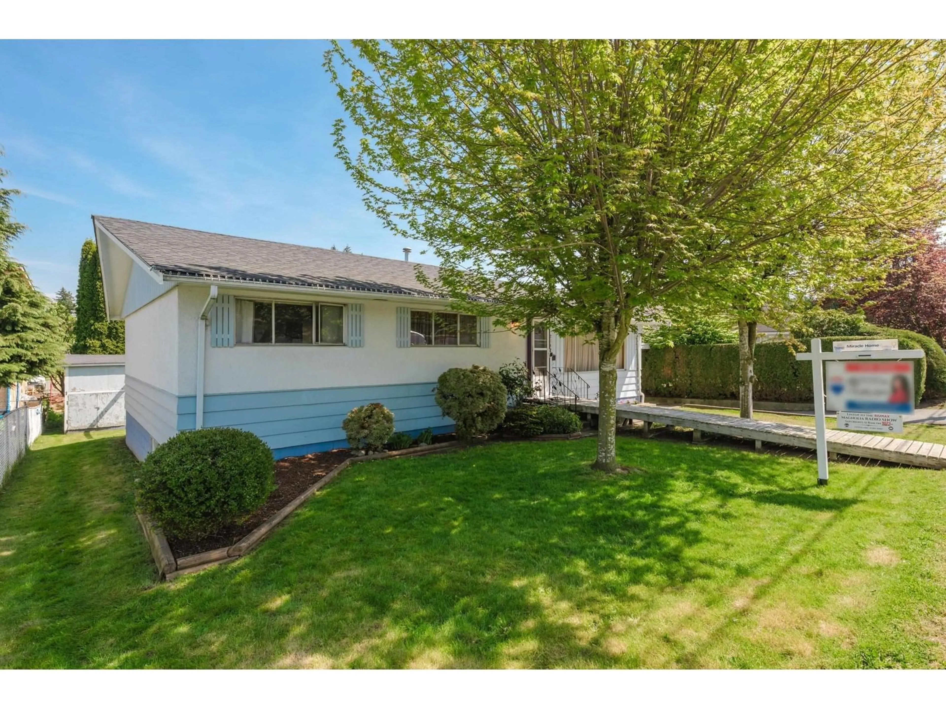 A pic from outside/outdoor area/front of a property/back of a property/a pic from drone, street for 2142 WARE, Abbotsford British Columbia V2S3C2