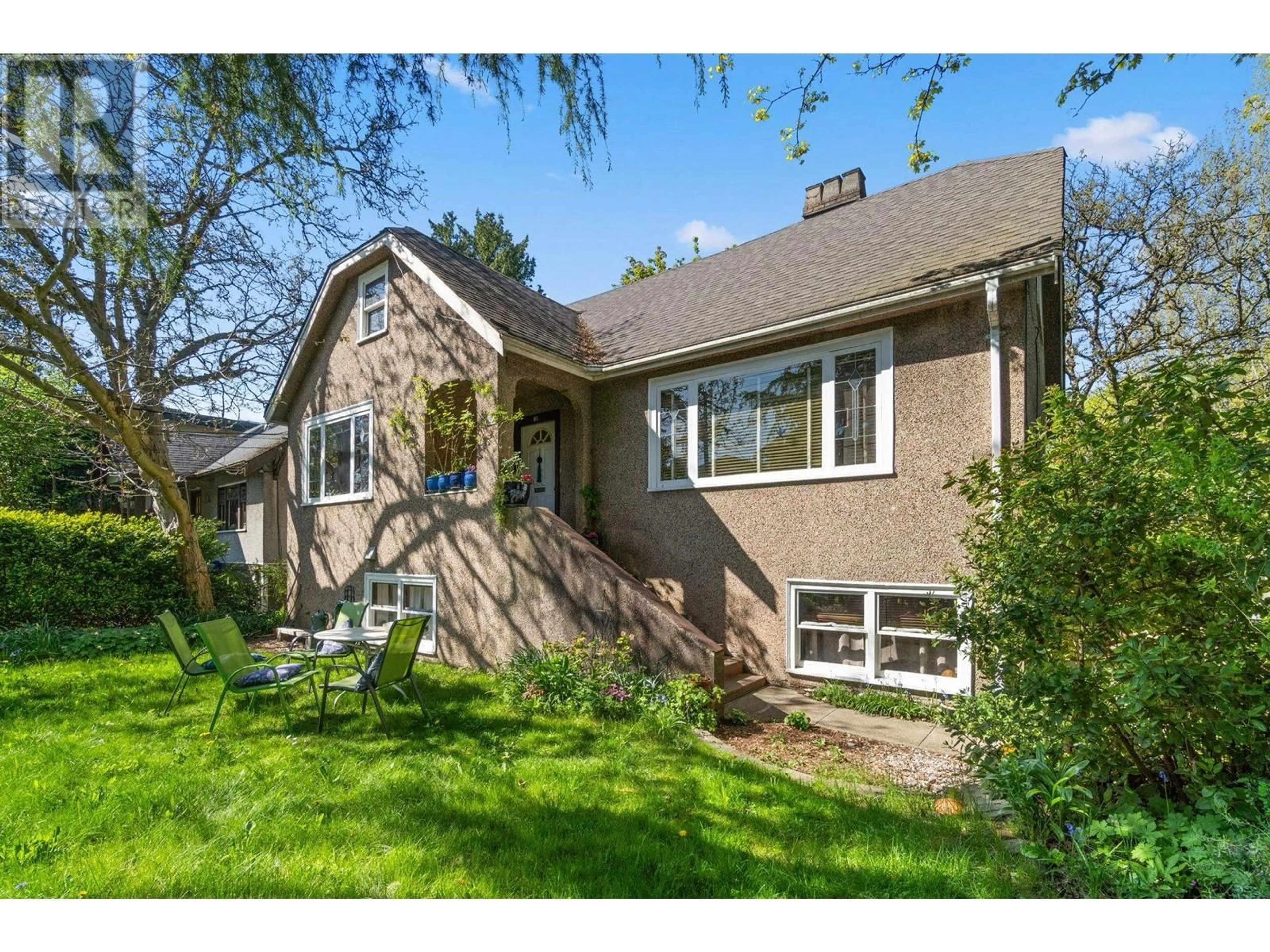 Home with brick exterior material, street for 95 EAST 15TH AVENUE, Vancouver British Columbia V5T2P5