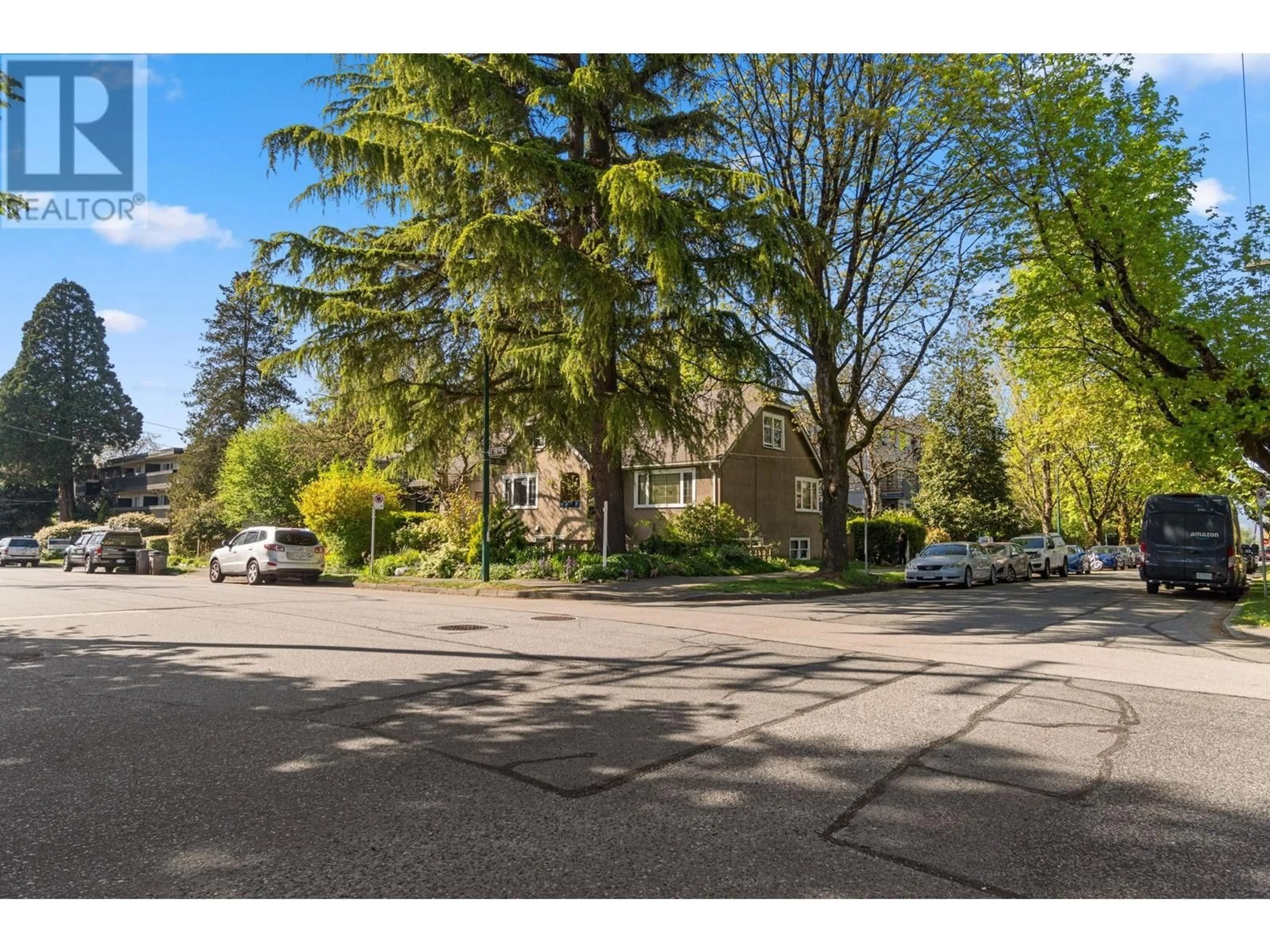 A pic from outside/outdoor area/front of a property/back of a property/a pic from drone, street for 95 EAST 15TH AVENUE, Vancouver British Columbia V5T2P5
