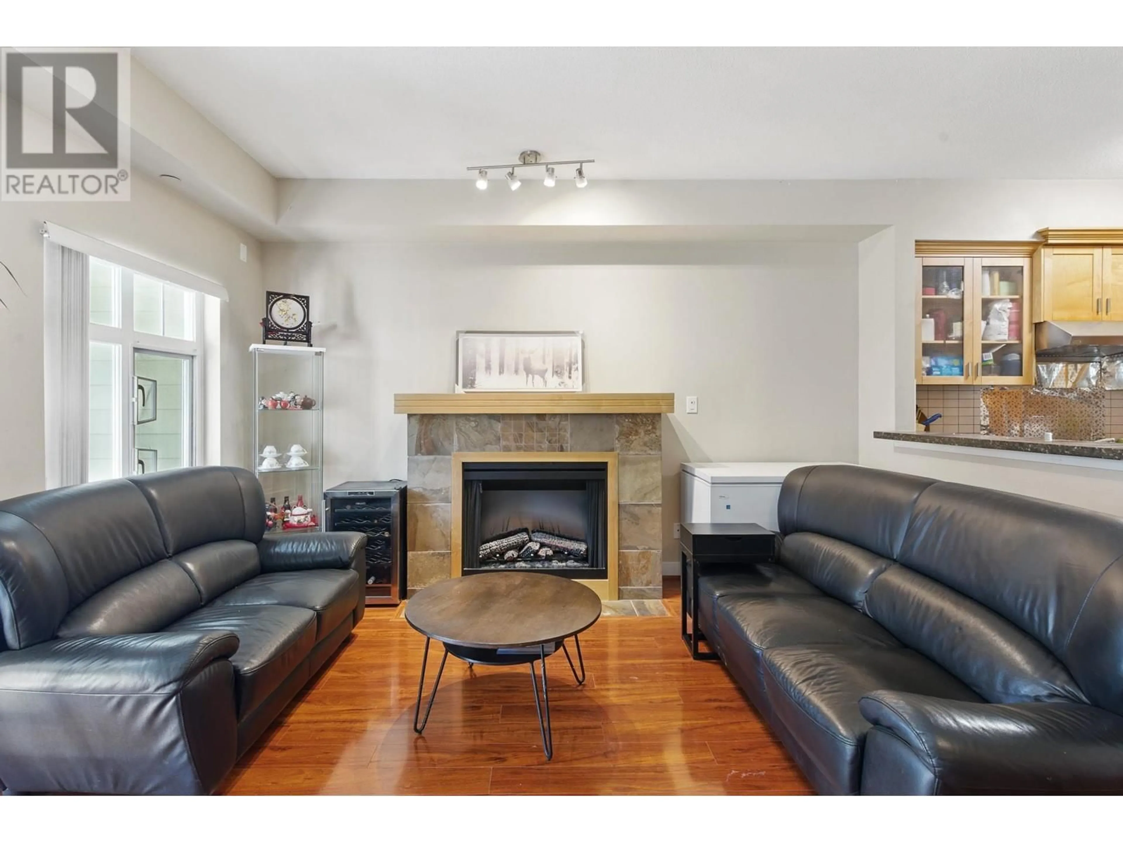 Living room with furniture, unknown for 45 - 7388 MACPHERSON AVENUE, Burnaby British Columbia V5J0A1