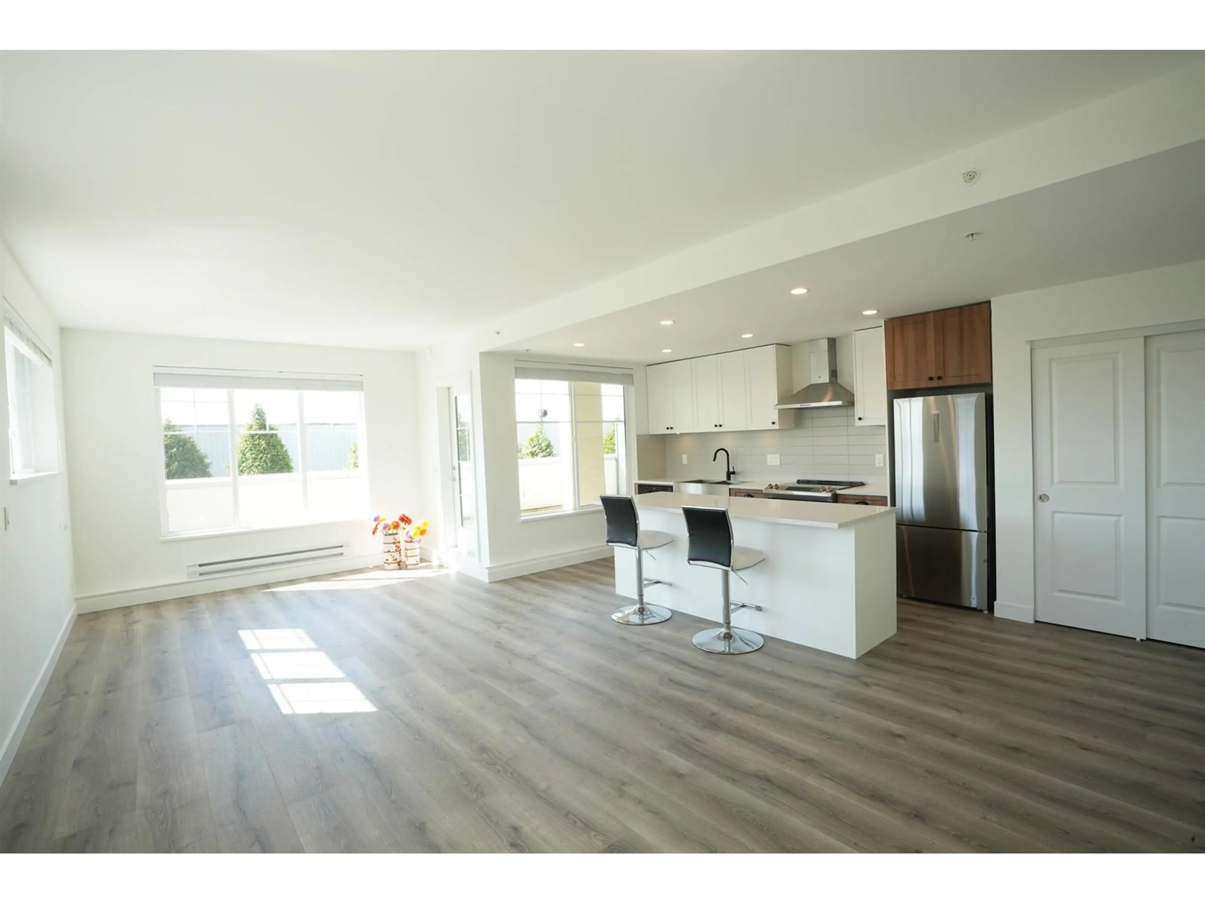 Open concept kitchen, wood/laminate floor for B208 - 20487 65, Langley British Columbia V2Y3E3