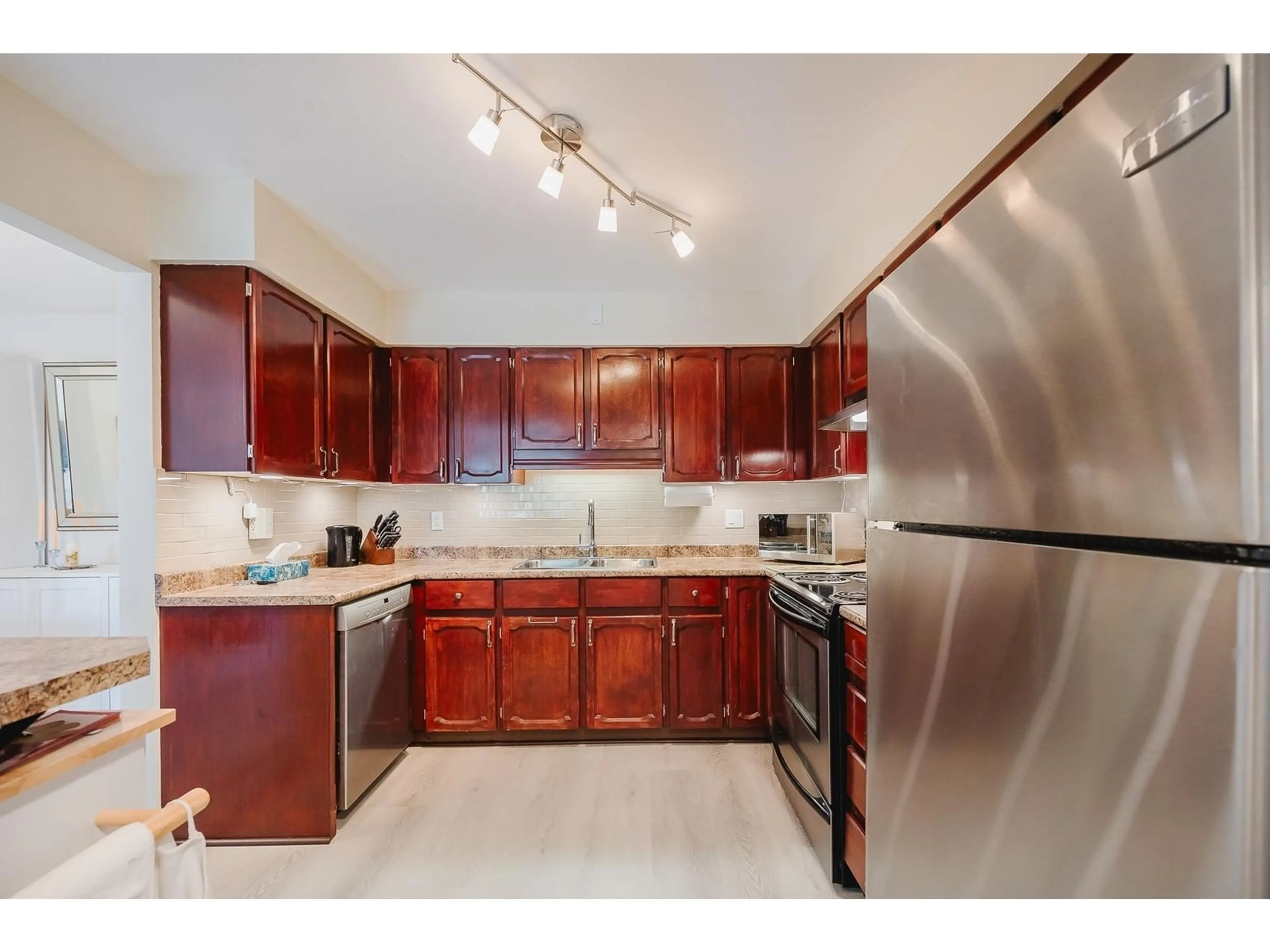 Standard kitchen, unknown for 107 - 32070 PEARDONVILLE, Abbotsford British Columbia V2T6N9