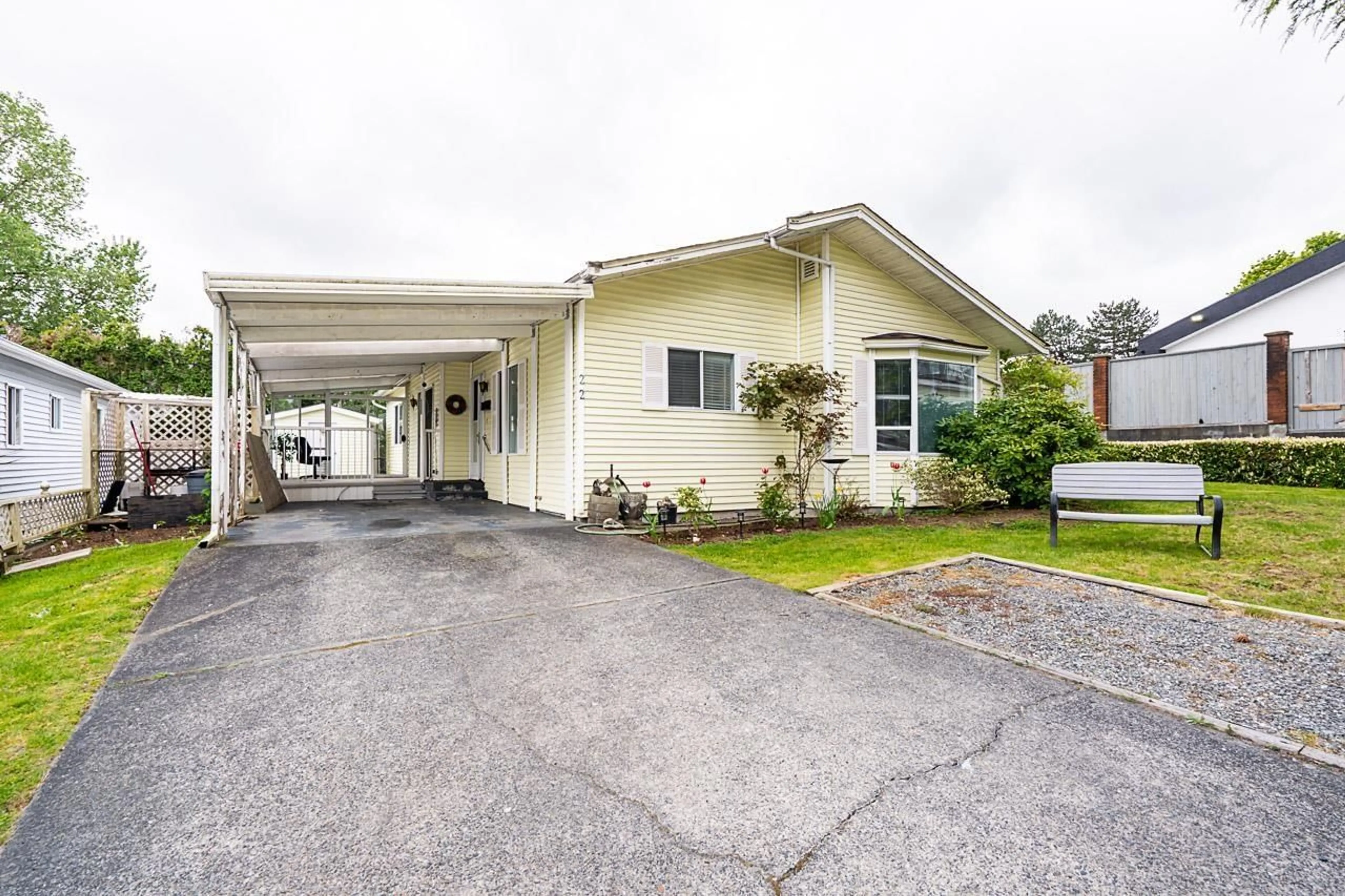 Unknown for 22 - 8078 KING GEORGE, Surrey British Columbia V3W5B5