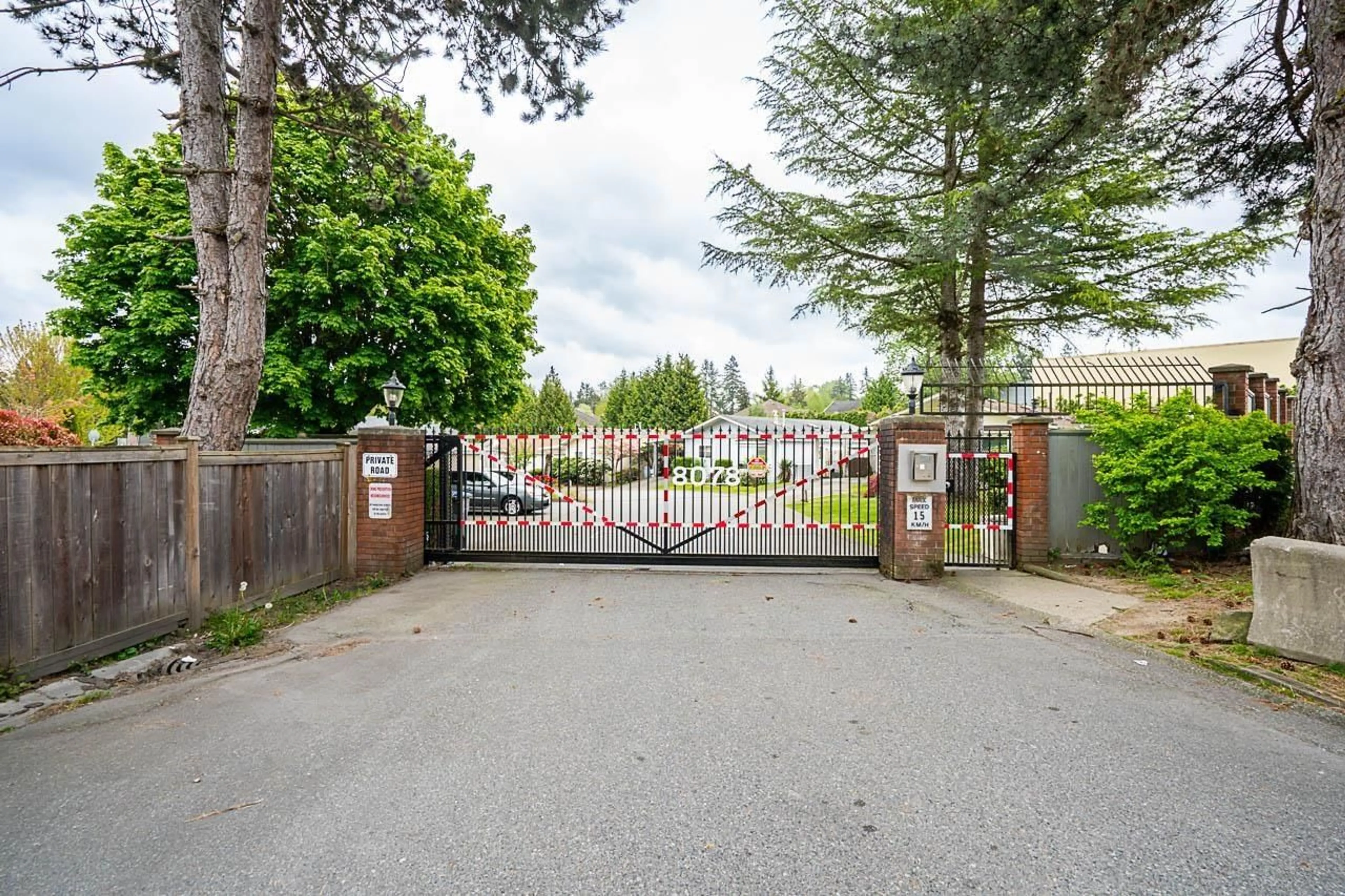 A pic from outside/outdoor area/front of a property/back of a property/a pic from drone, unknown for 22 - 8078 KING GEORGE, Surrey British Columbia V3W5B5