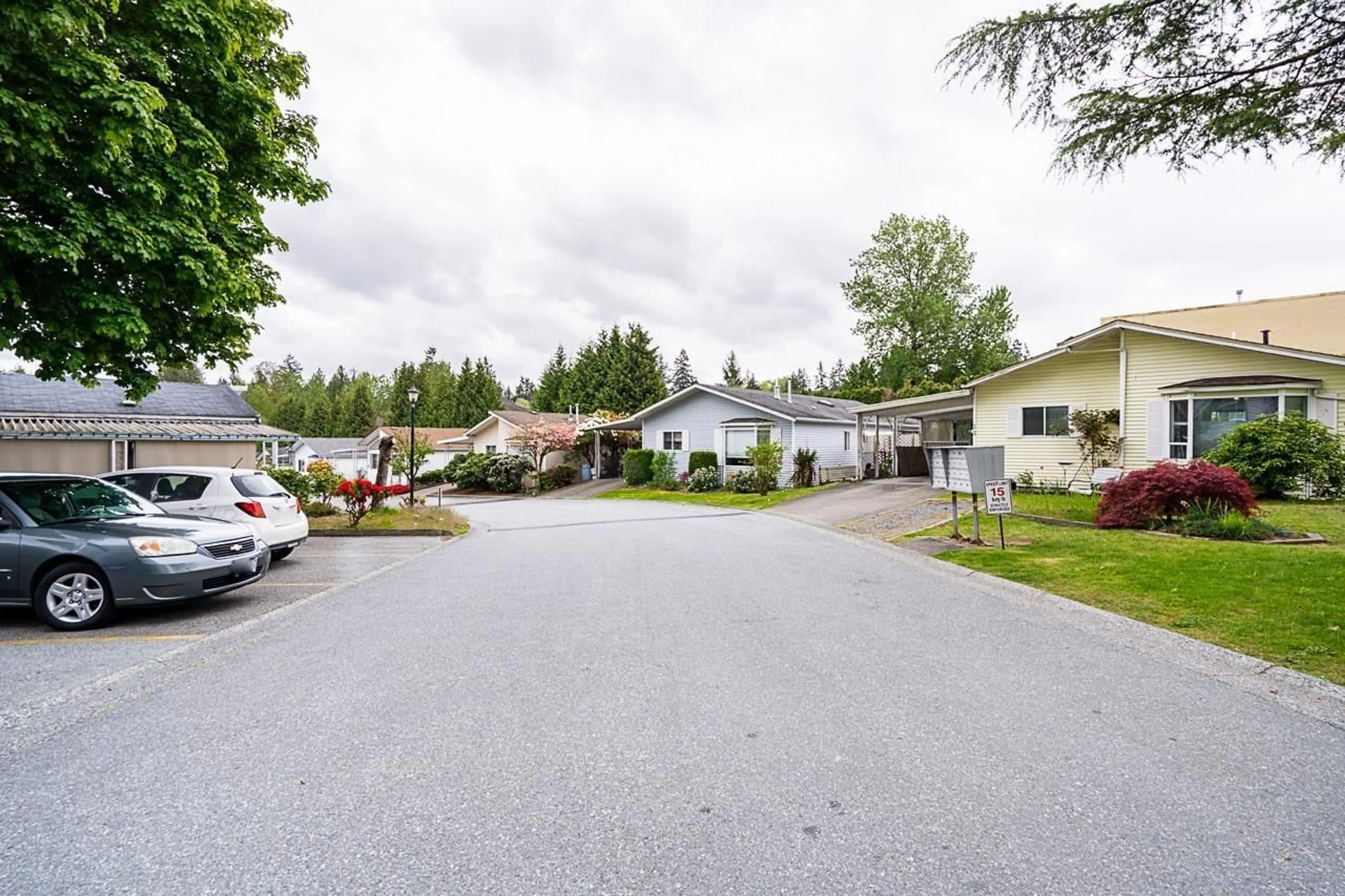 A pic from outside/outdoor area/front of a property/back of a property/a pic from drone, street for 22 - 8078 KING GEORGE, Surrey British Columbia V3W5B5