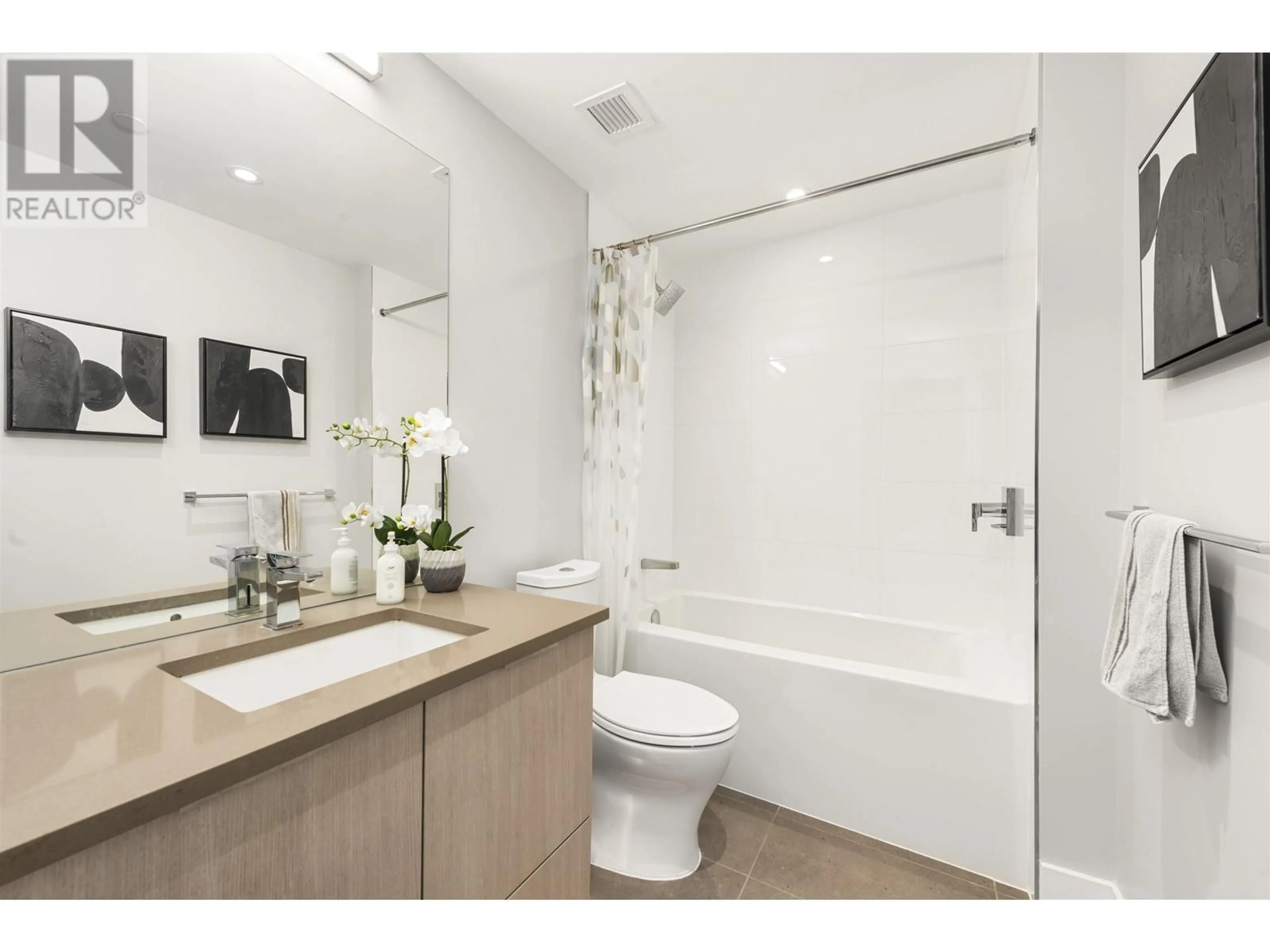 Standard bathroom, ceramic/tile floor for 3574 SAWMILL CRESCENT, Vancouver British Columbia V5S0H5