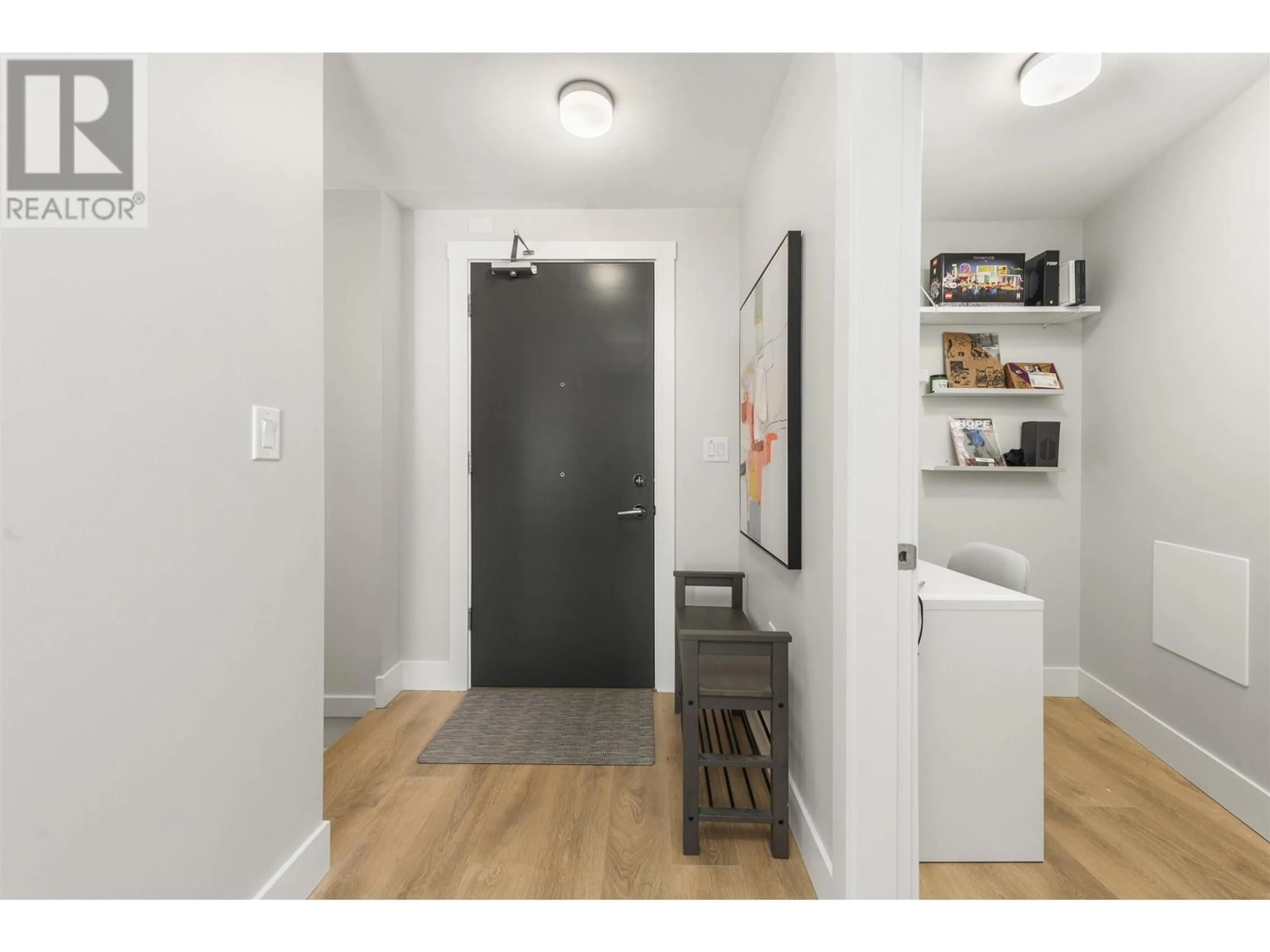 Indoor entryway for 3574 SAWMILL CRESCENT, Vancouver British Columbia V5S0H5