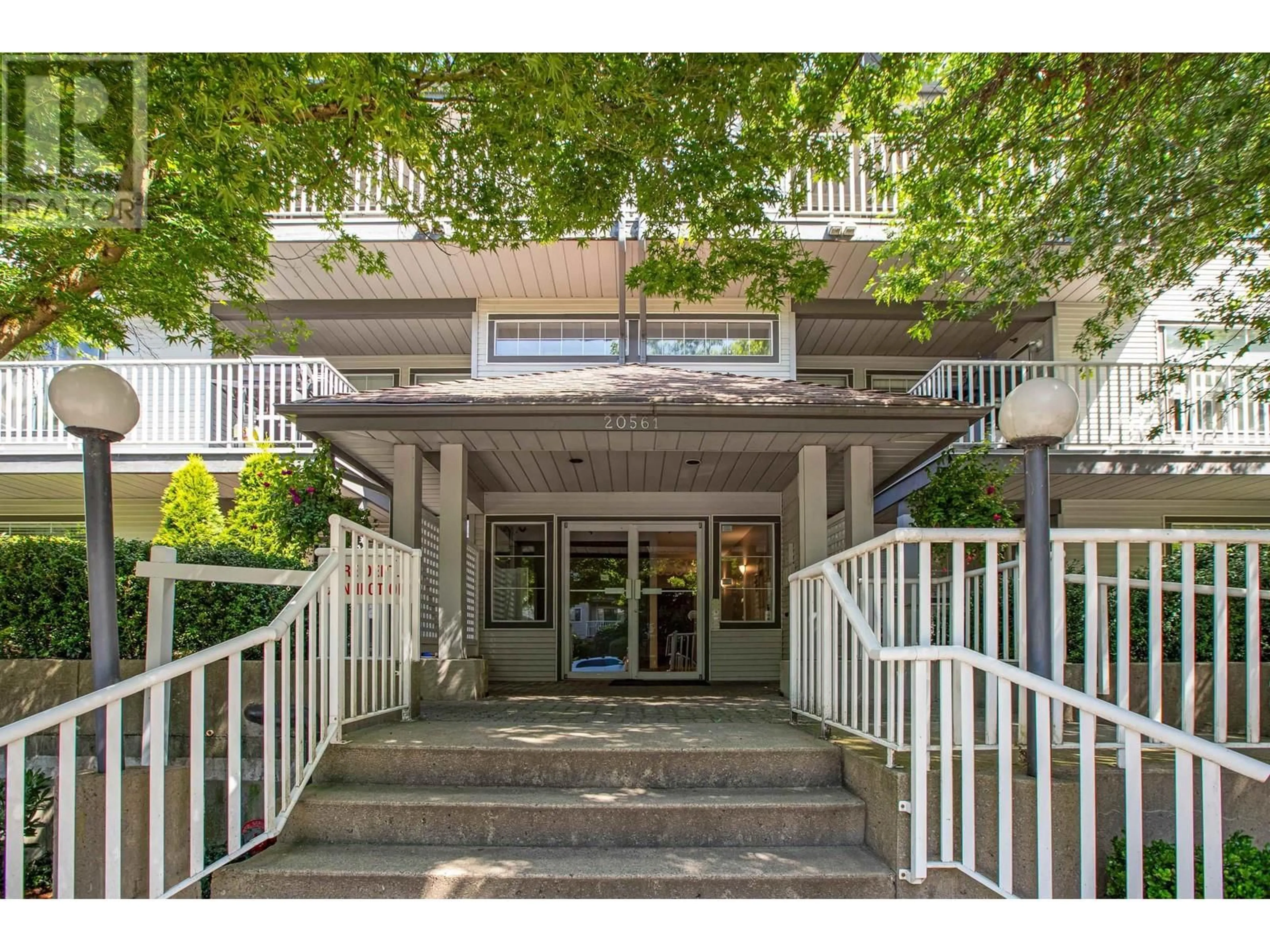 Indoor foyer for 401 - 20561 113 AVENUE, Maple Ridge British Columbia V2X1E2