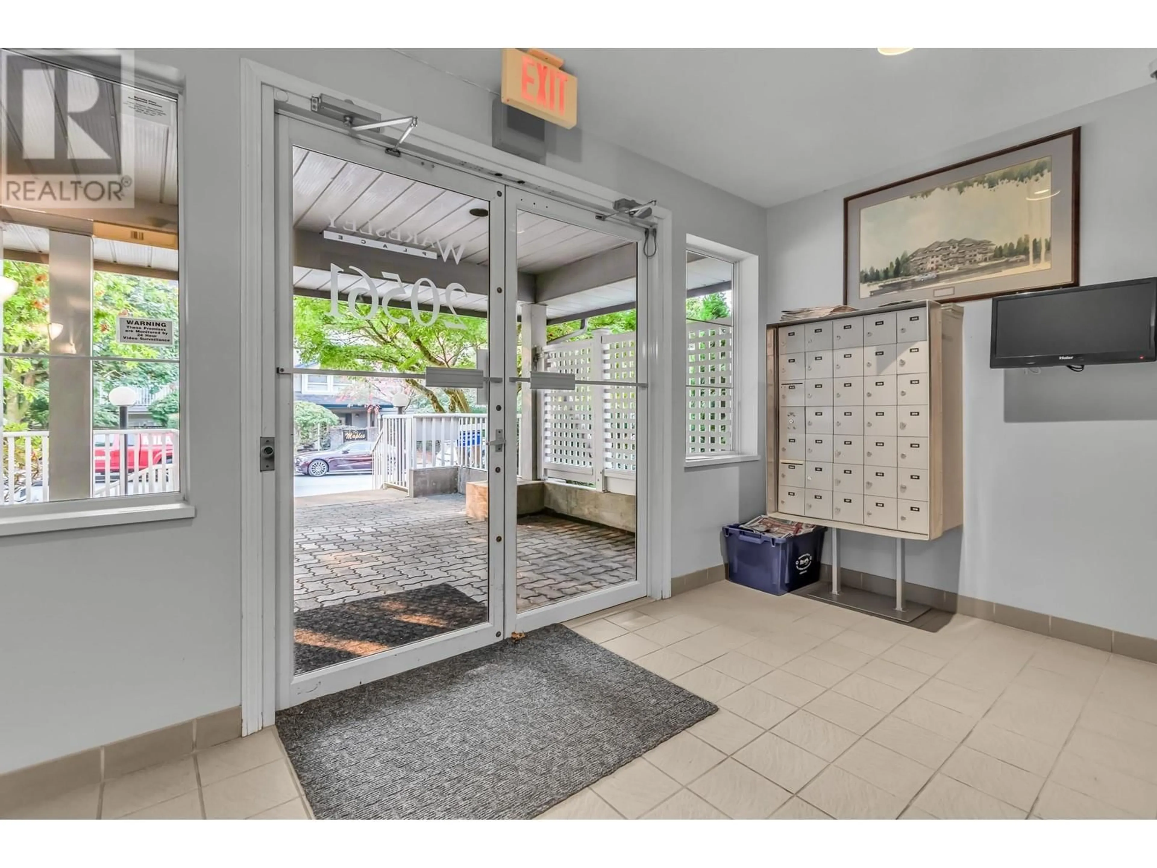 Indoor foyer for 401 - 20561 113 AVENUE, Maple Ridge British Columbia V2X1E2