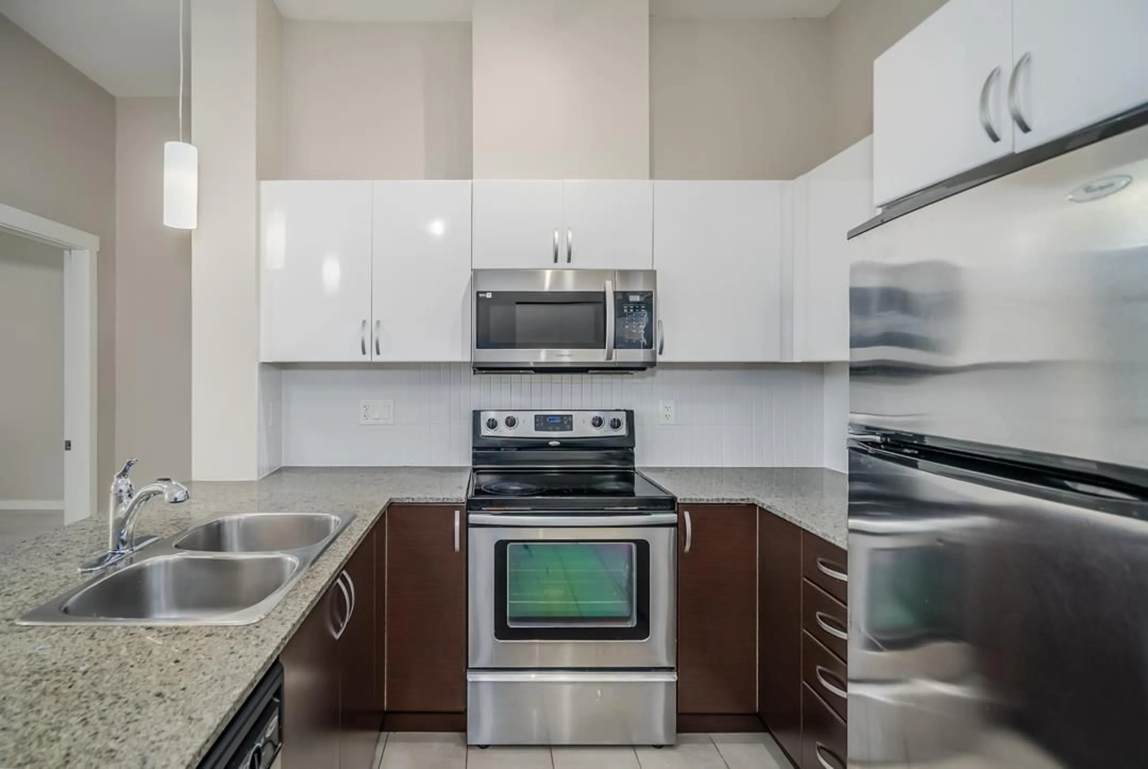 Standard kitchen, unknown for 520 - 13789 107A, Surrey British Columbia V3T0B8