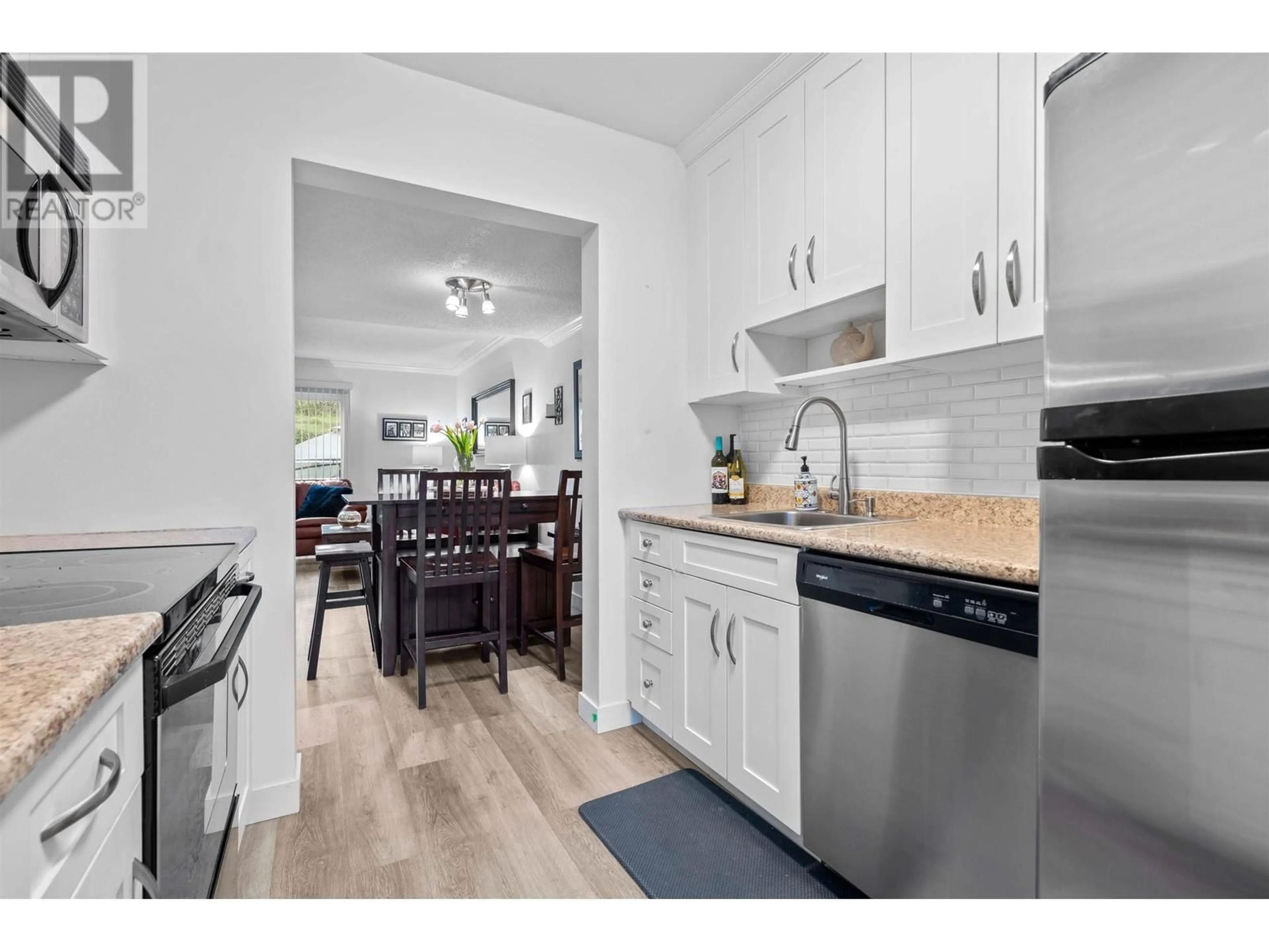 Open concept kitchen, wood/laminate floor for 35 - 315 SCHOOLHOUSE STREET, Coquitlam British Columbia V3K5P4