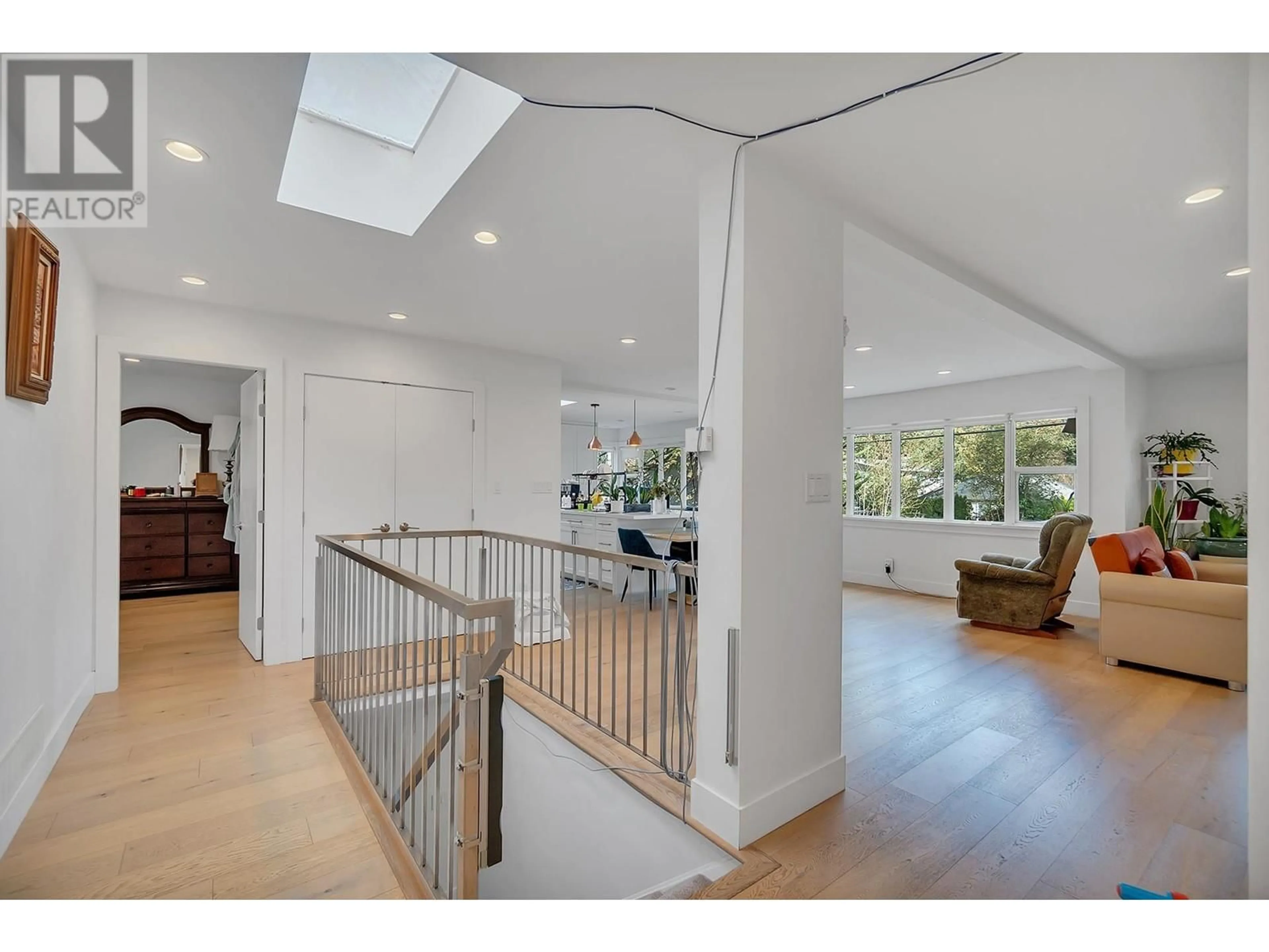 Indoor foyer for 2505 WILLIAM AVENUE, North Vancouver British Columbia V7K1Z2