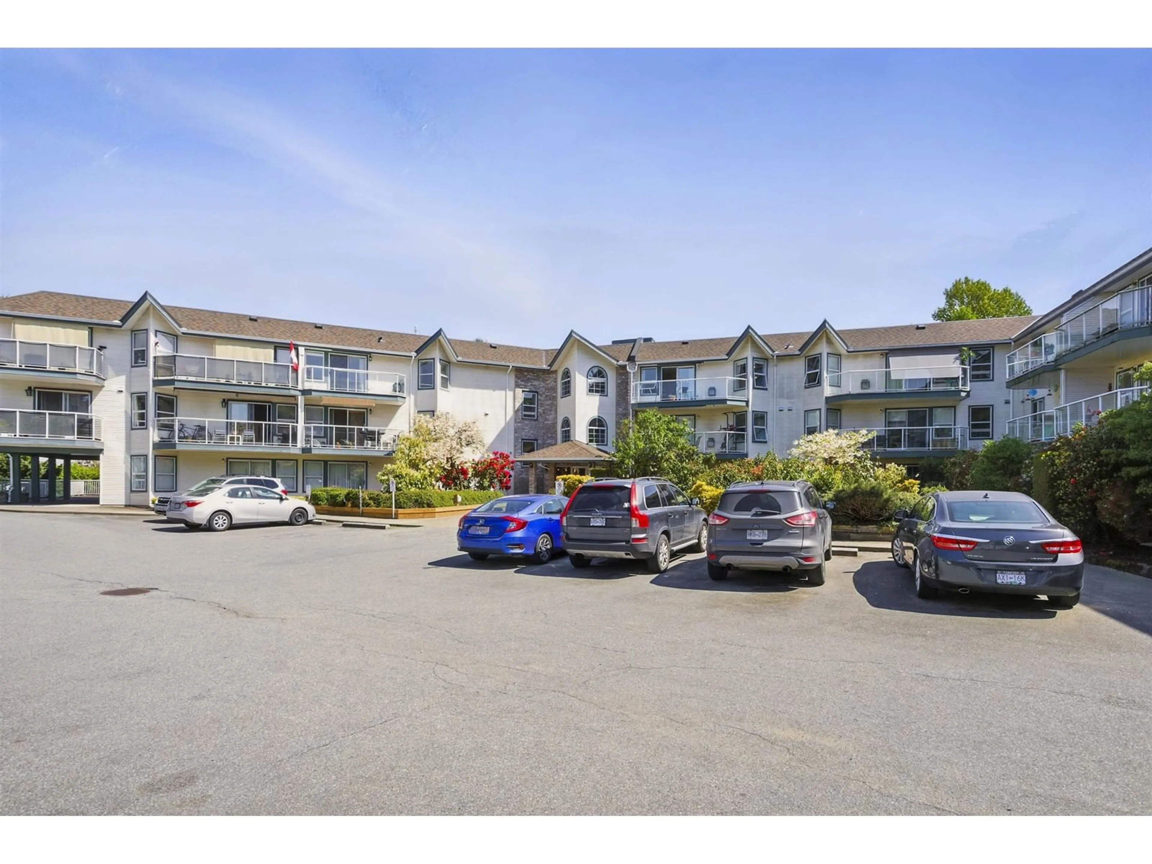 A pic from outside/outdoor area/front of a property/back of a property/a pic from drone, mountain view for 323 - 27358 32, Langley British Columbia V4W3M5