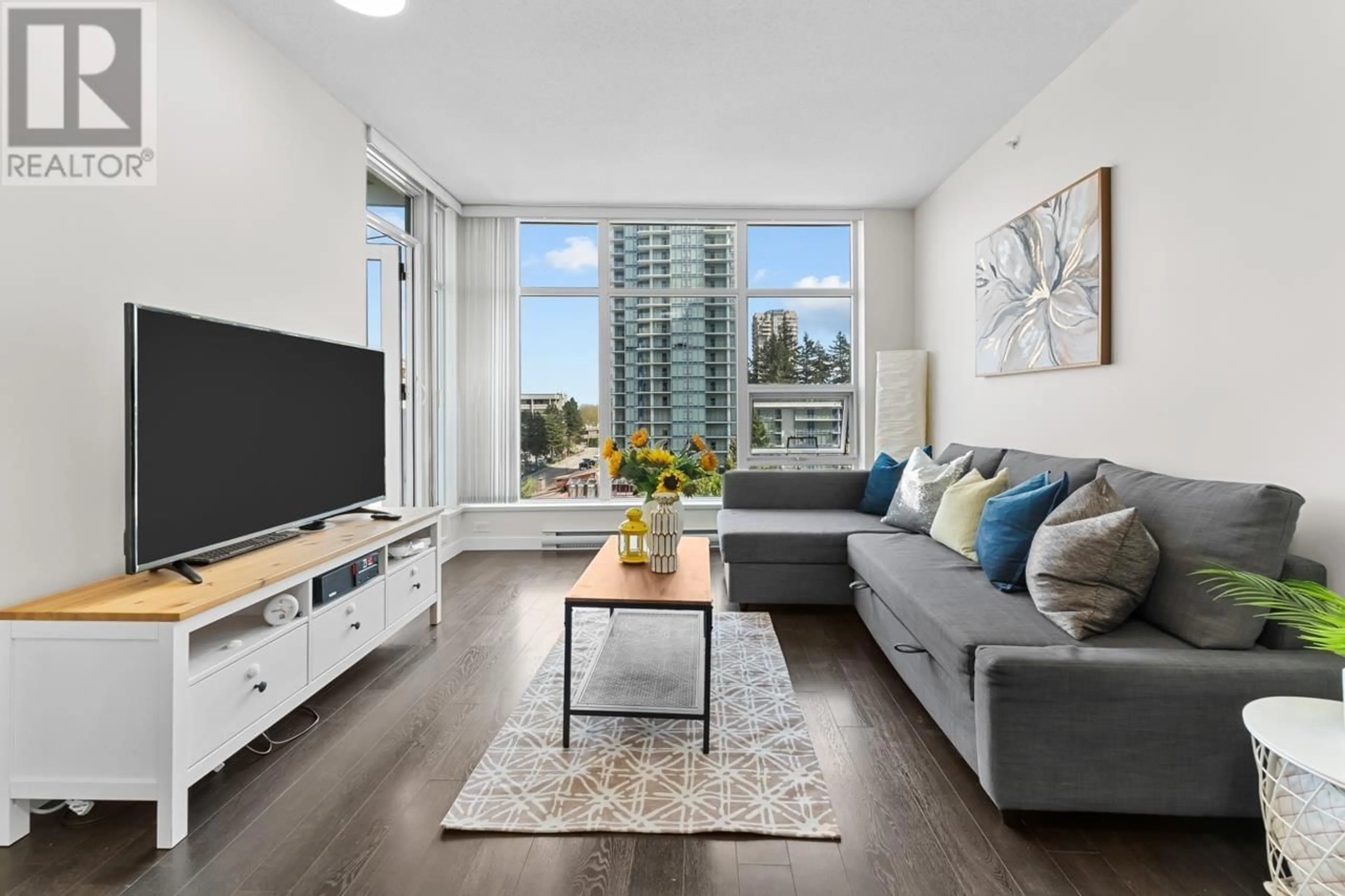 Living room with furniture, unknown for 705 - 4880 BENNETT STREET, Burnaby British Columbia V5H0C1