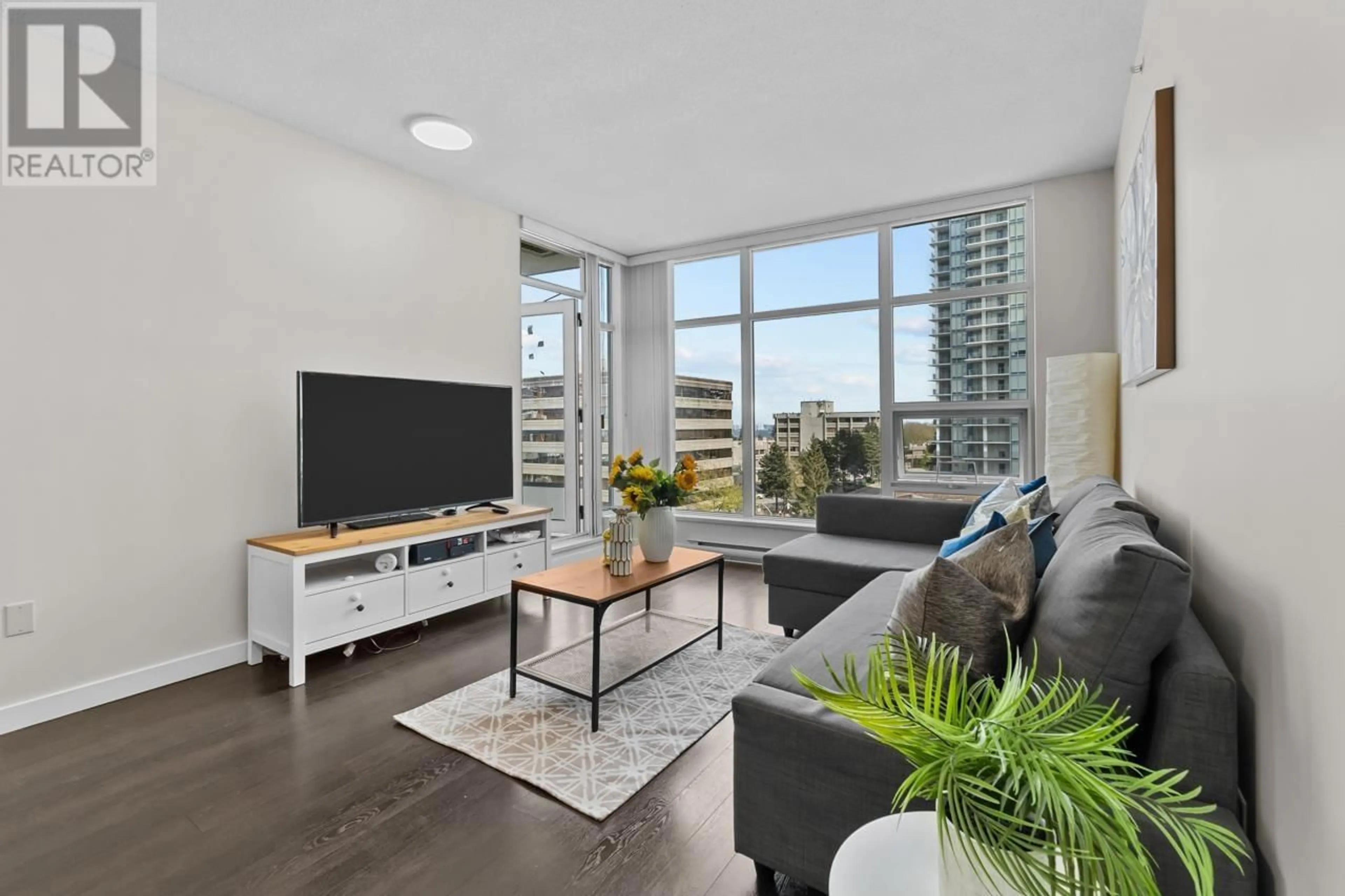 Living room with furniture, unknown for 705 - 4880 BENNETT STREET, Burnaby British Columbia V5H0C1