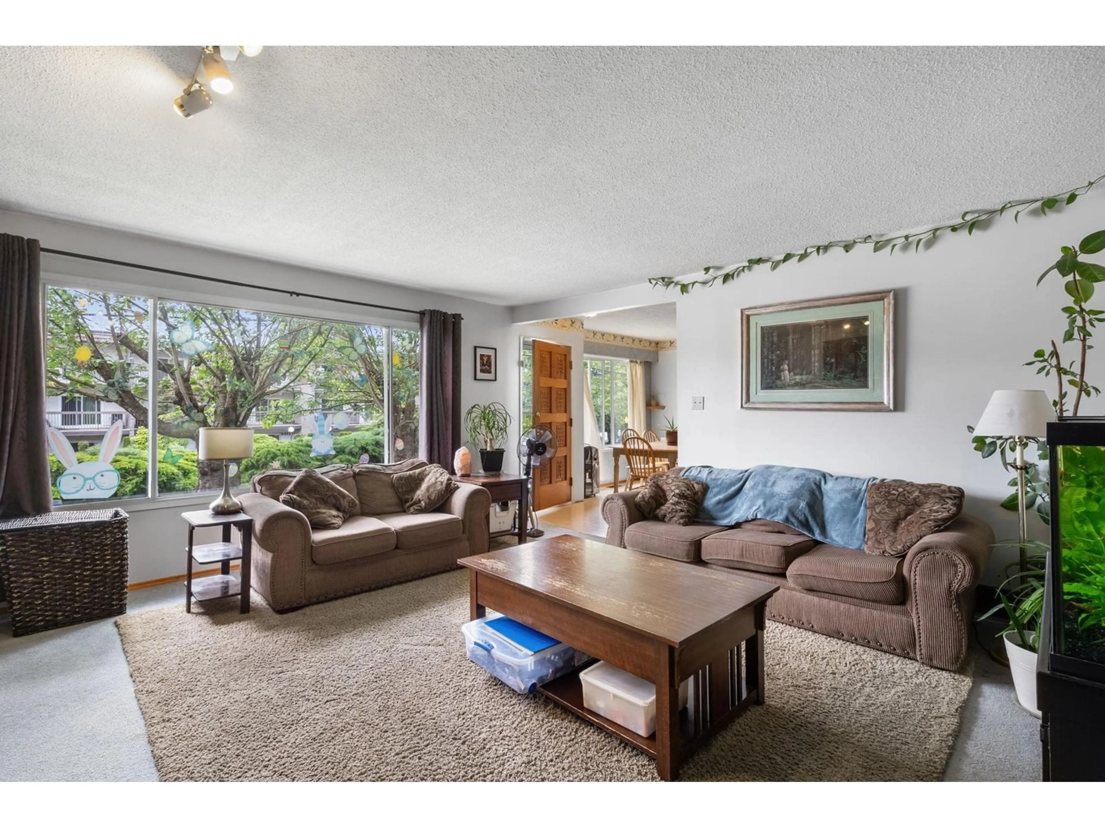Living room with furniture, unknown for 33847 FERN, Abbotsford British Columbia V2S1G4