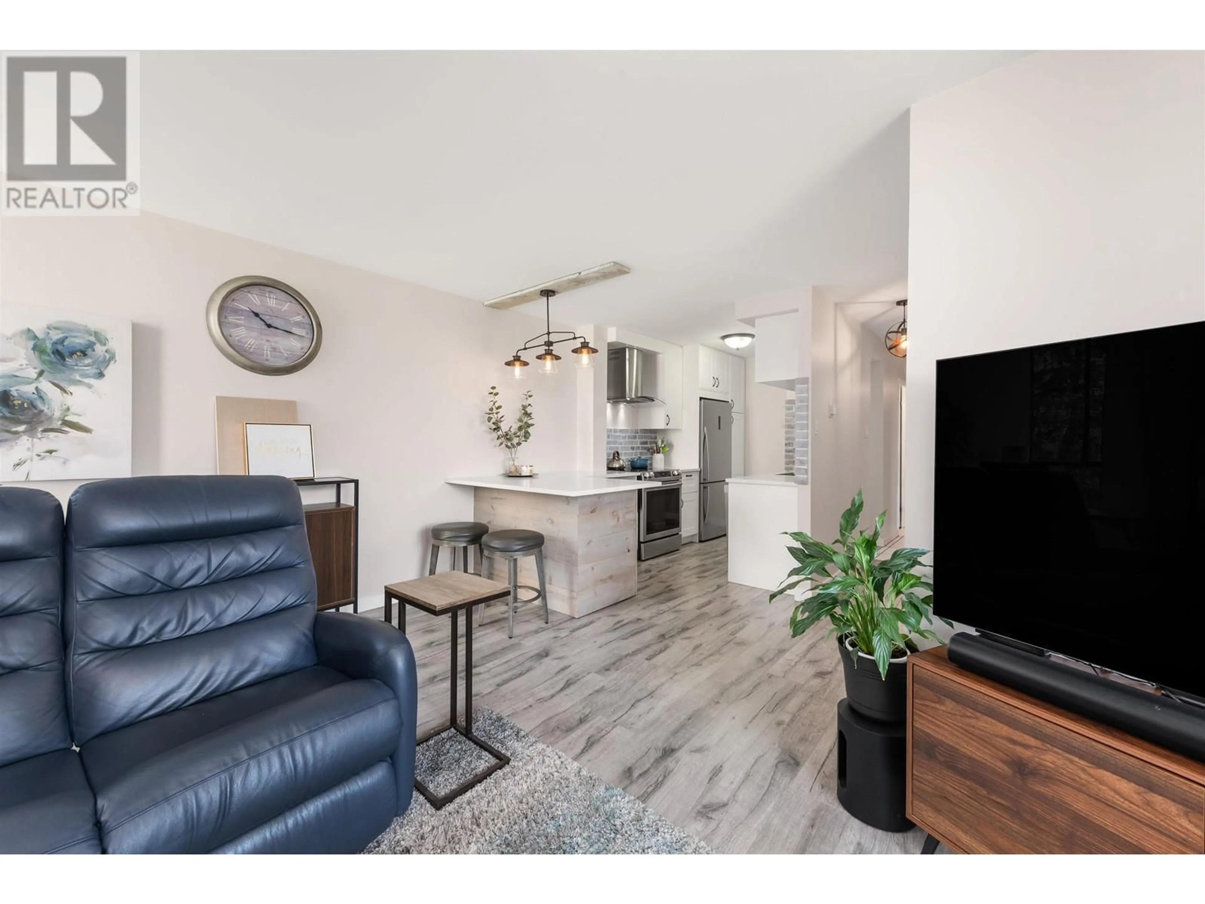 Living room with furniture, unknown for 206 - 6759 WILLINGDON AVENUE, Burnaby British Columbia V5H3Y9