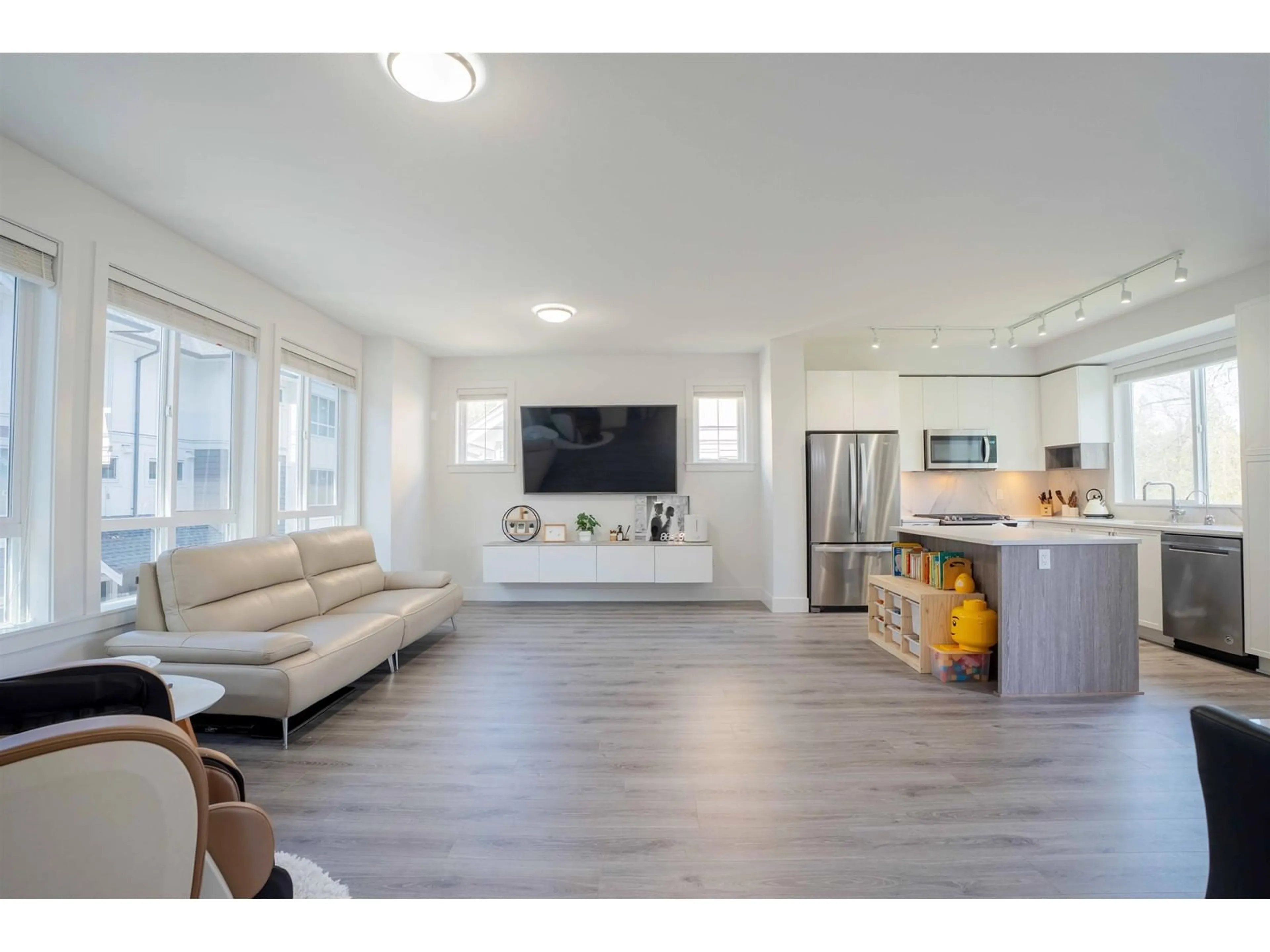 Open concept kitchen, unknown for 53 - 9688 162A, Surrey British Columbia V4N6V3