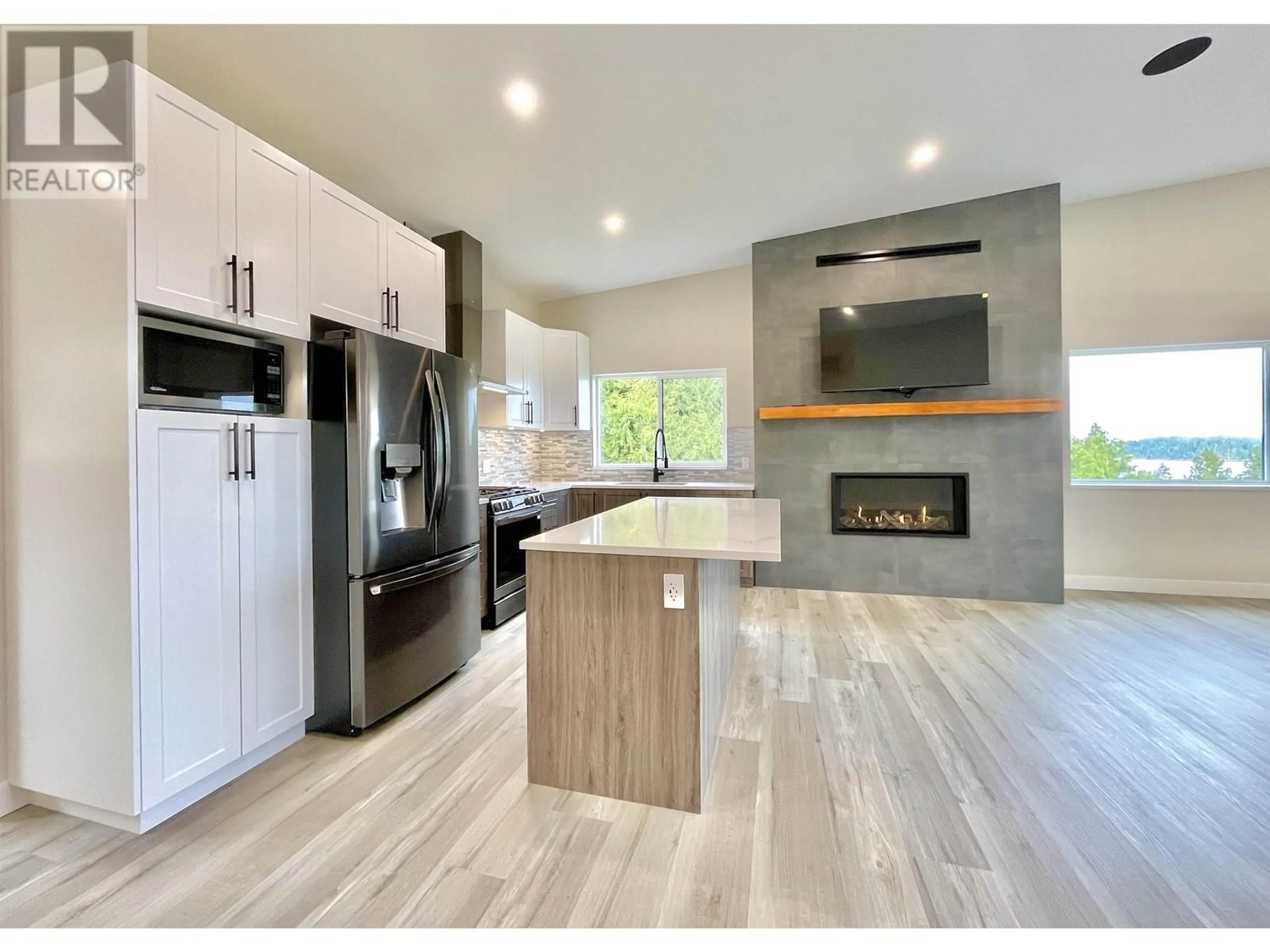 Open concept kitchen, unknown for 6159 GALE AVENUE, Sechelt British Columbia V7Z0L5